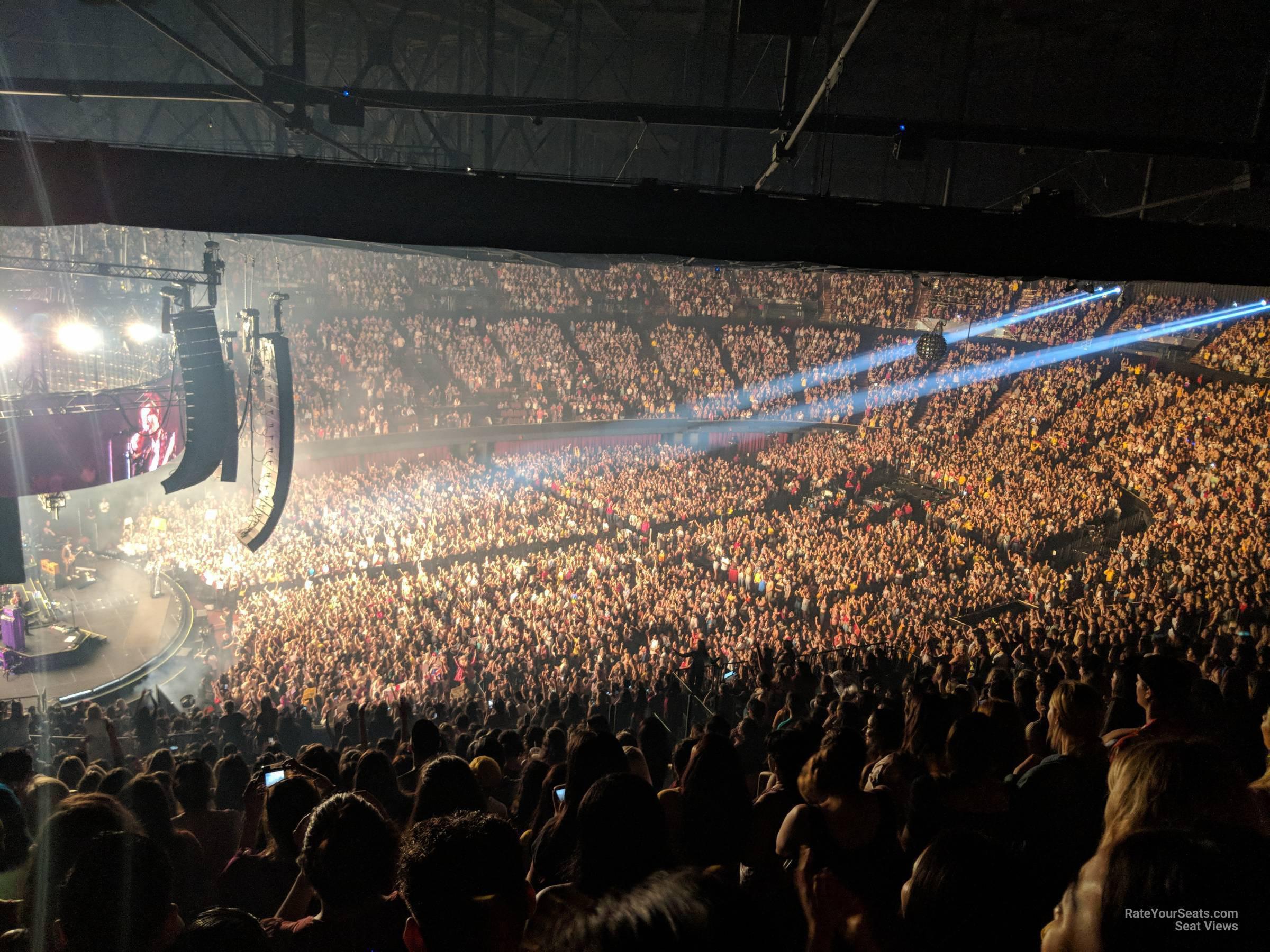 If carti sells out the forem it’s gonna look like this. INSANE WTF r