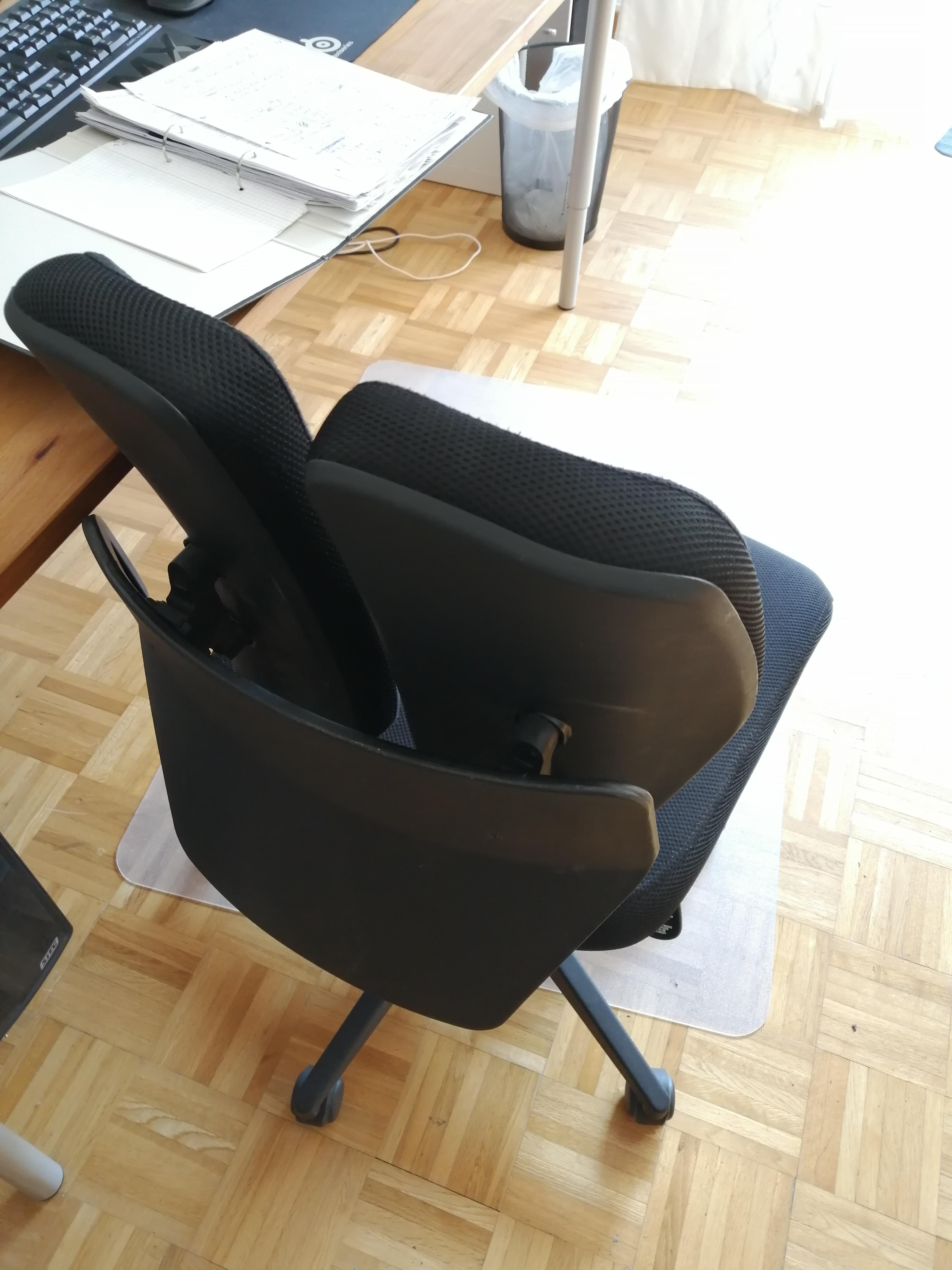 What make is this really comfy desk chair? My friend got given it for