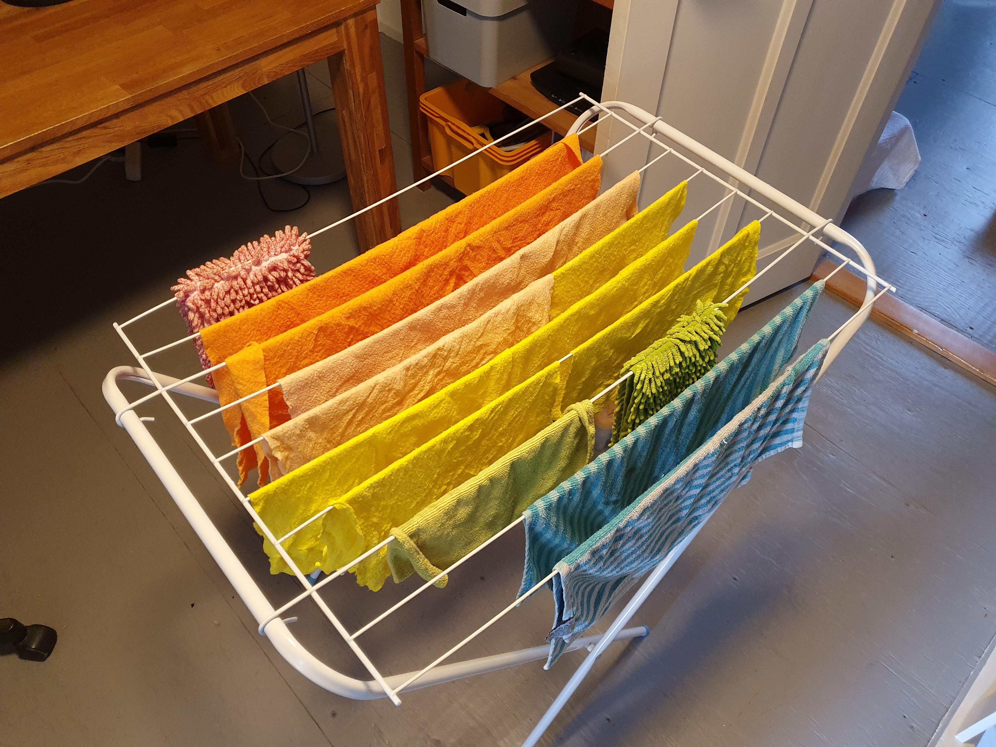 the way my wife organized the drying rack r/mildlyinteresting