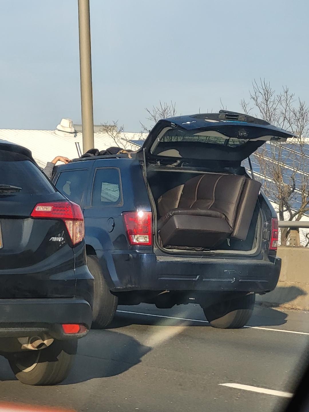 Transporting couch on highway r/IdiotsInCars