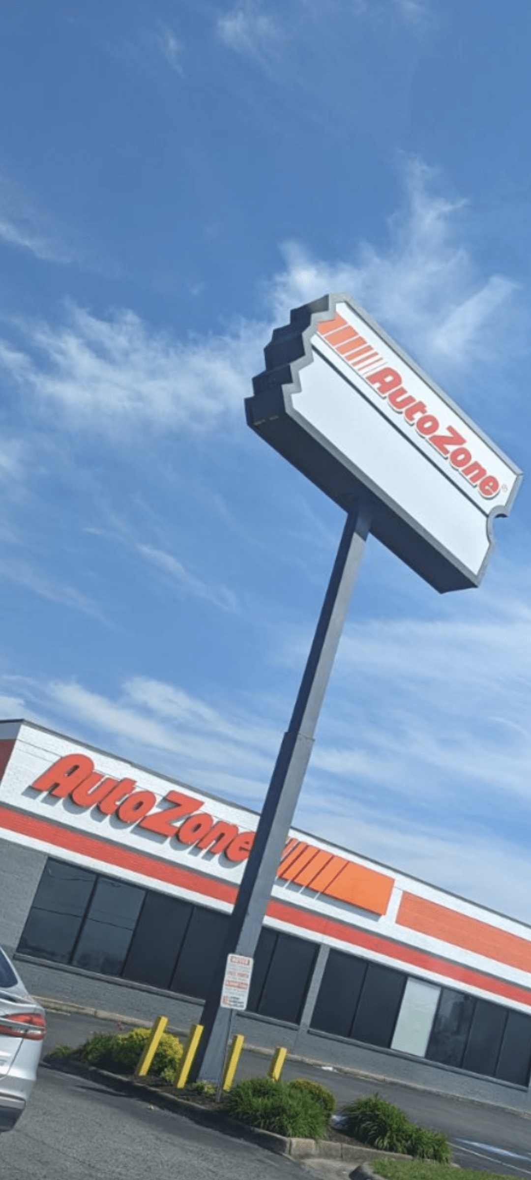 A legend still stands (new AutoZone Old blockbuster) r