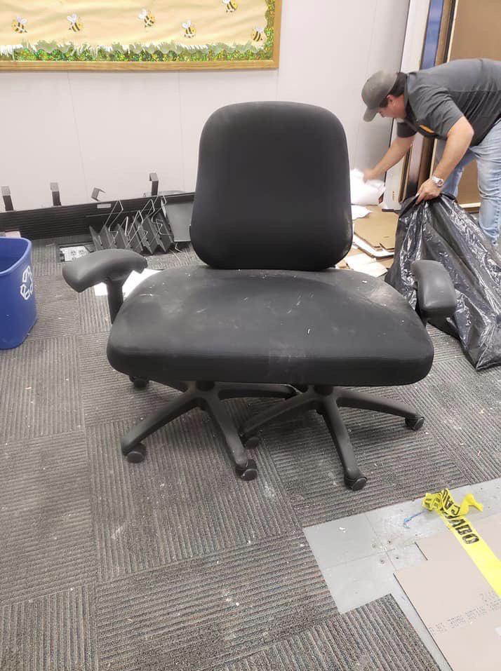 Is this what creed needed the chairs for?? r/DunderMifflin
