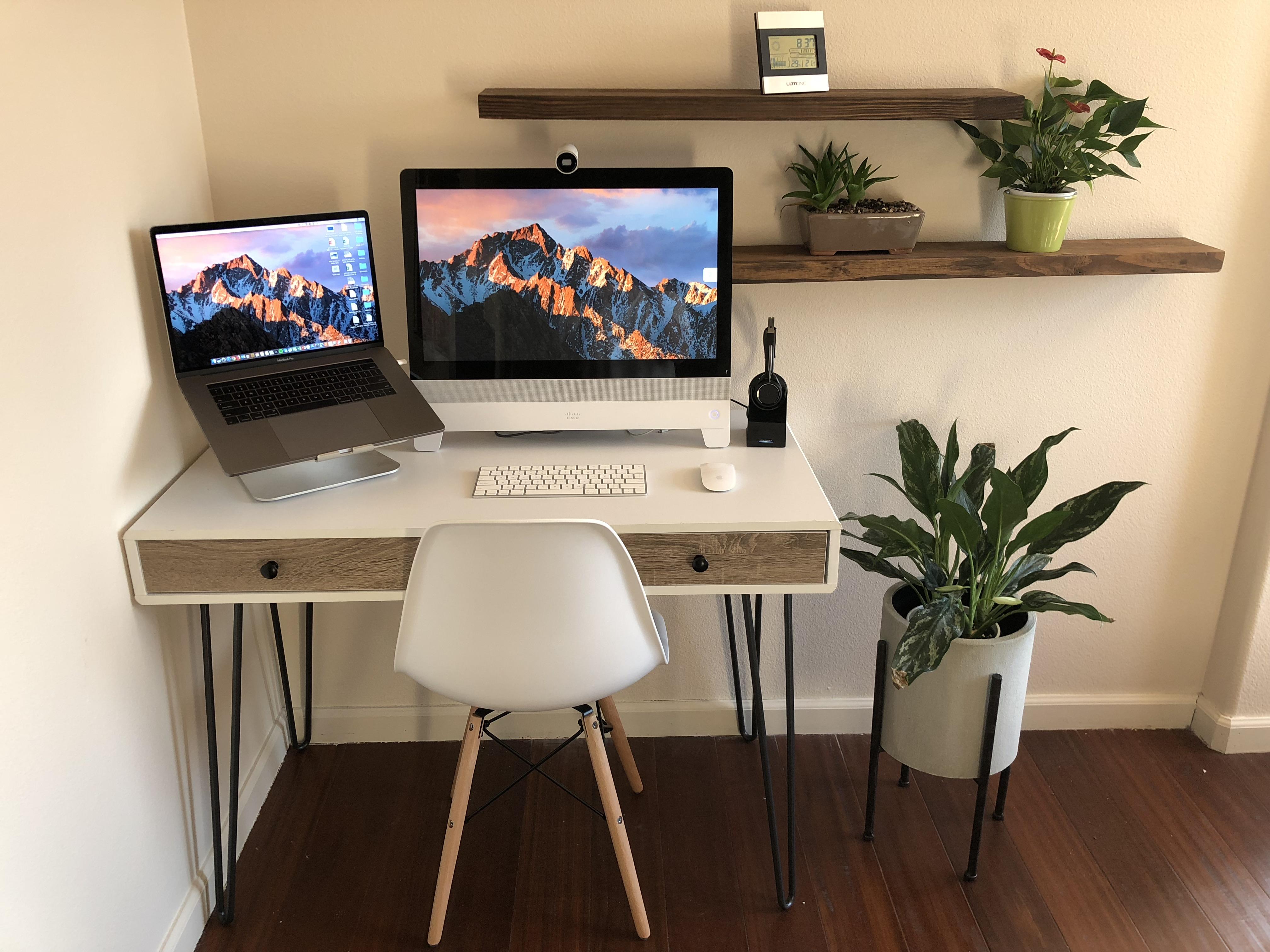 My work from home corner on Mondays and Fridays. r/malelivingspace