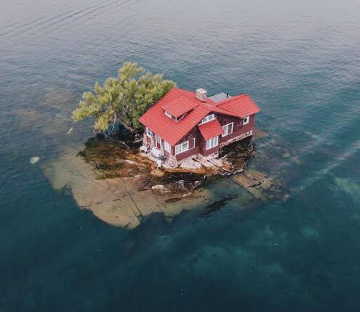 The worlds smallest inhabited island In 1950 the Sizeland family