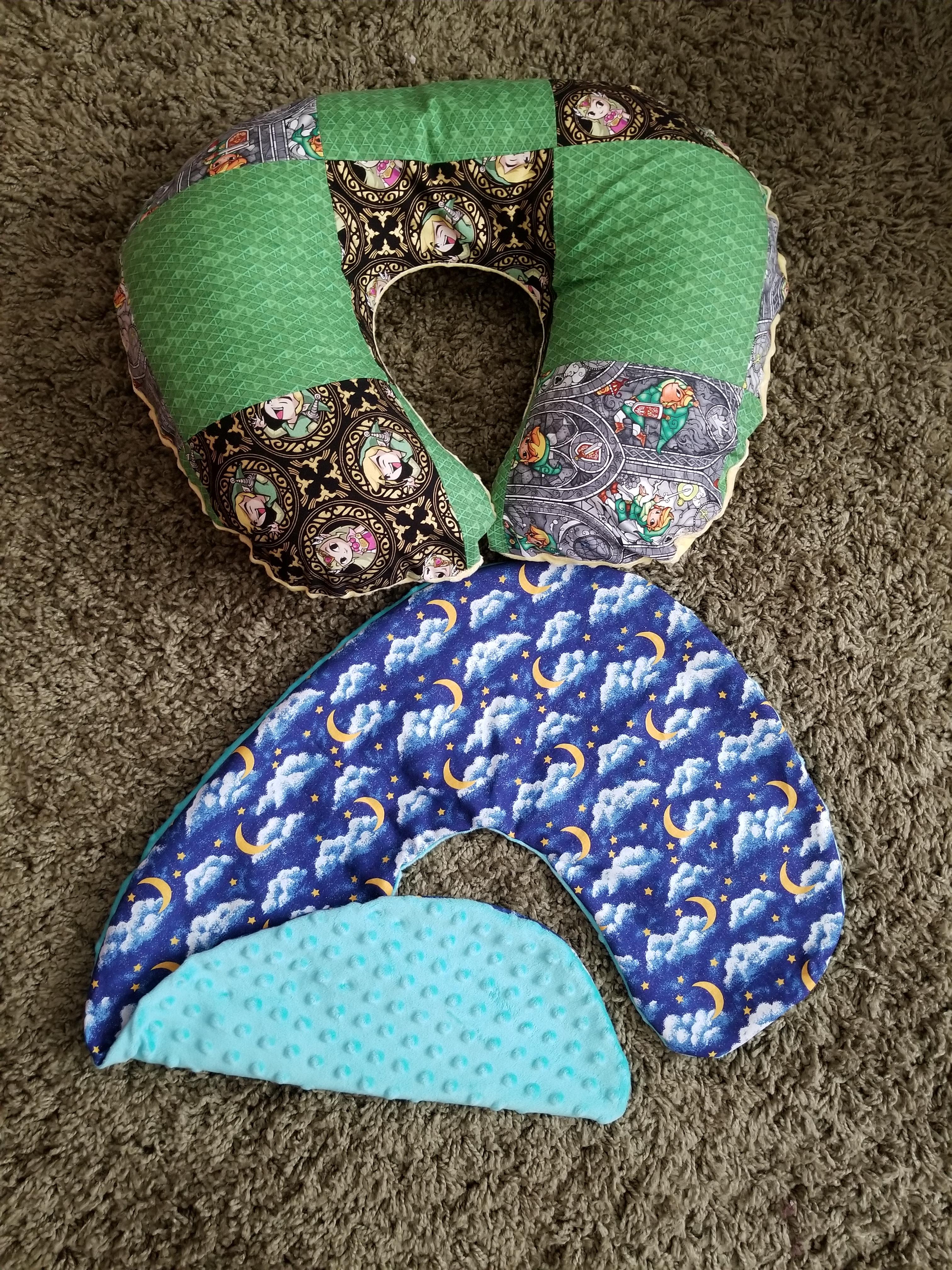Boppy pillow and covers with zippers and minki fabric. r/sewing