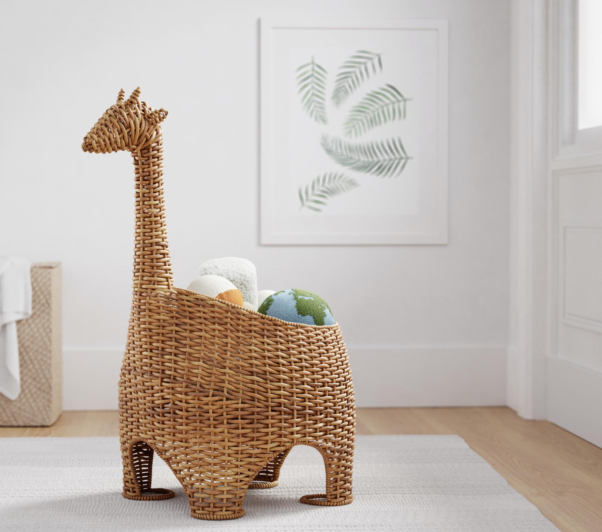Giraffe shaped wicker basket r/blender