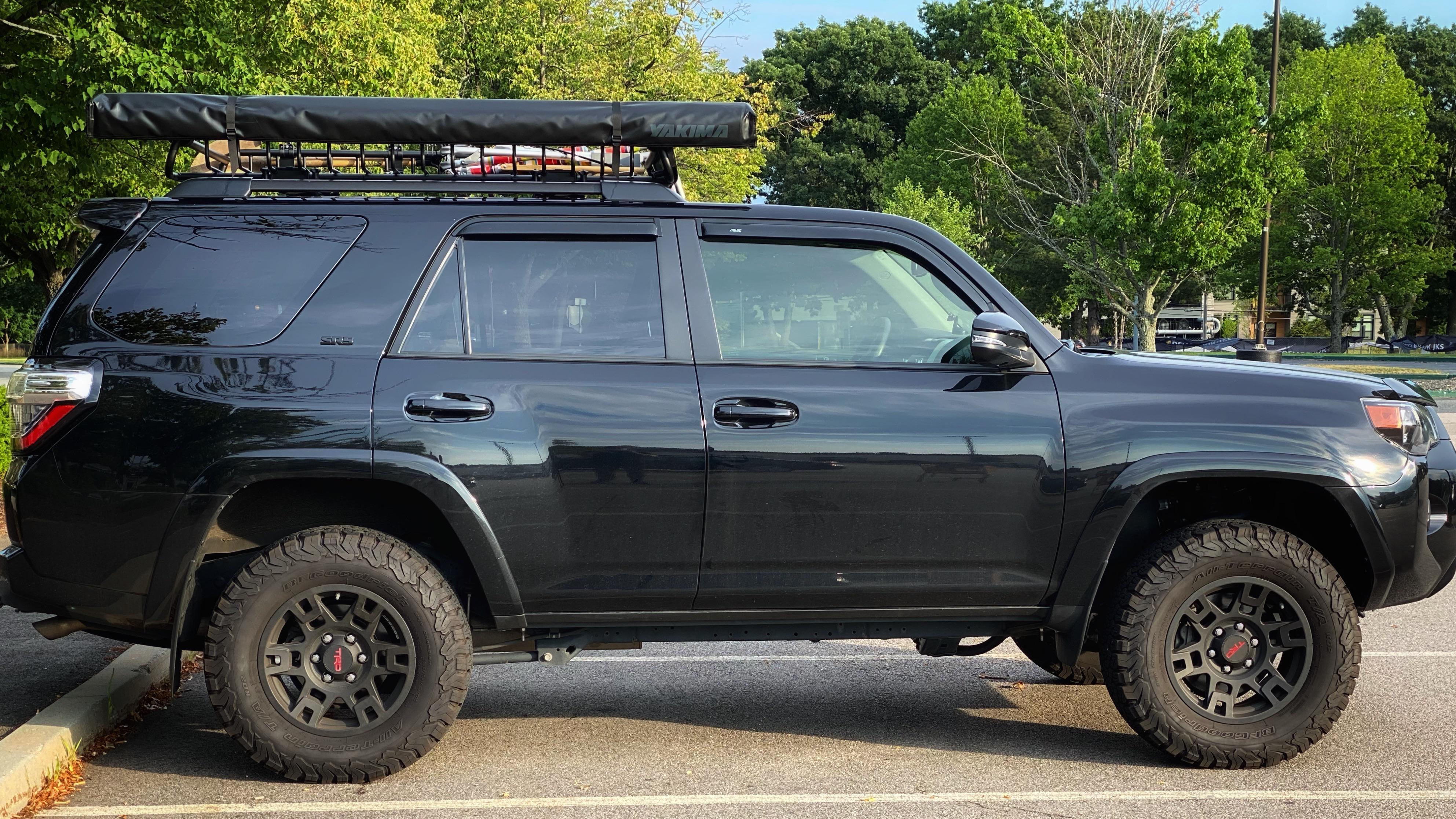 Yakima slim shady awning mounted on the Yakima Load Warrior (with