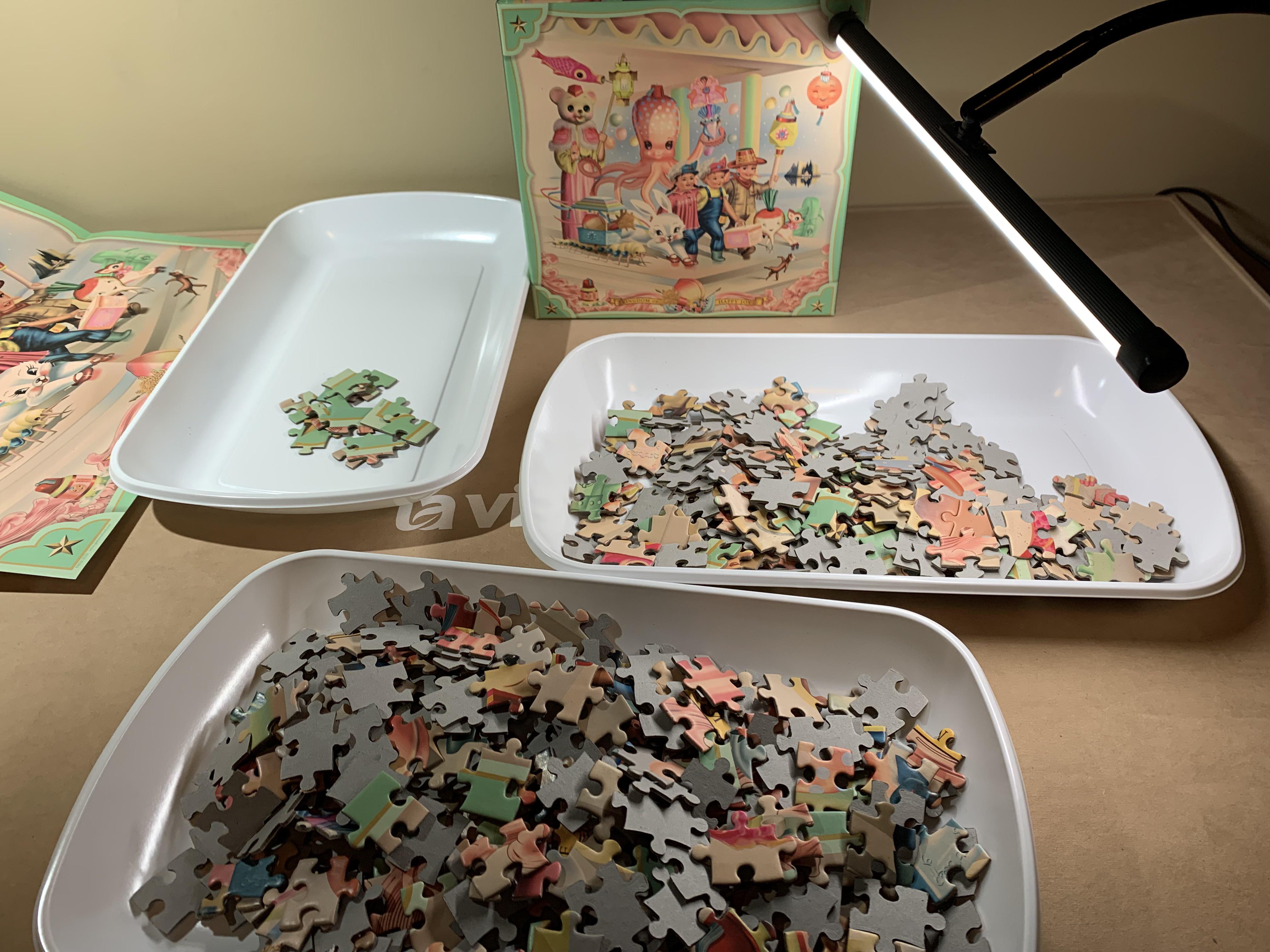Dollarama party trays are great sorting trays! (Fred 500 pc Puzzle