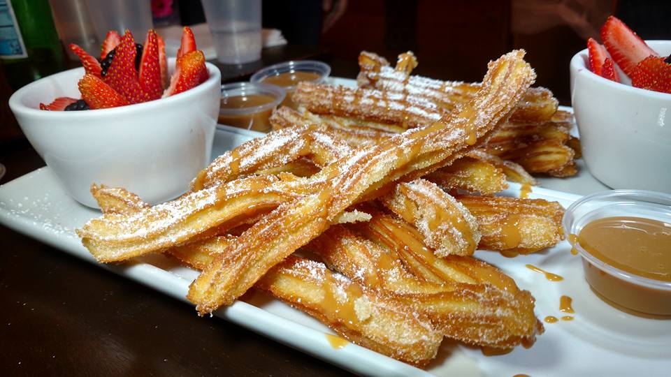 Spanish churros with caramel [OC][2087 x 1174] r/FoodPorn