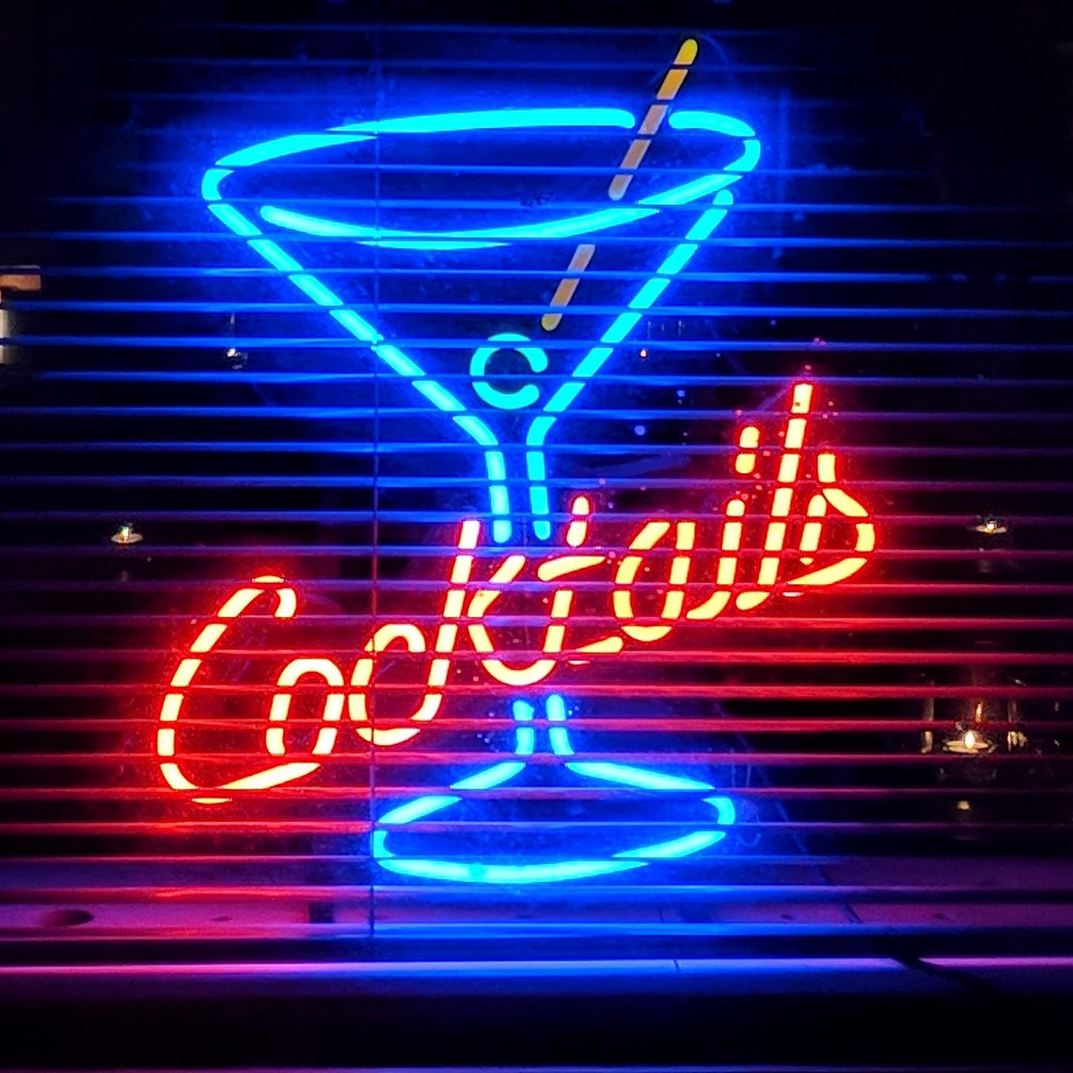 I love neon signs at night r/NeonSigns