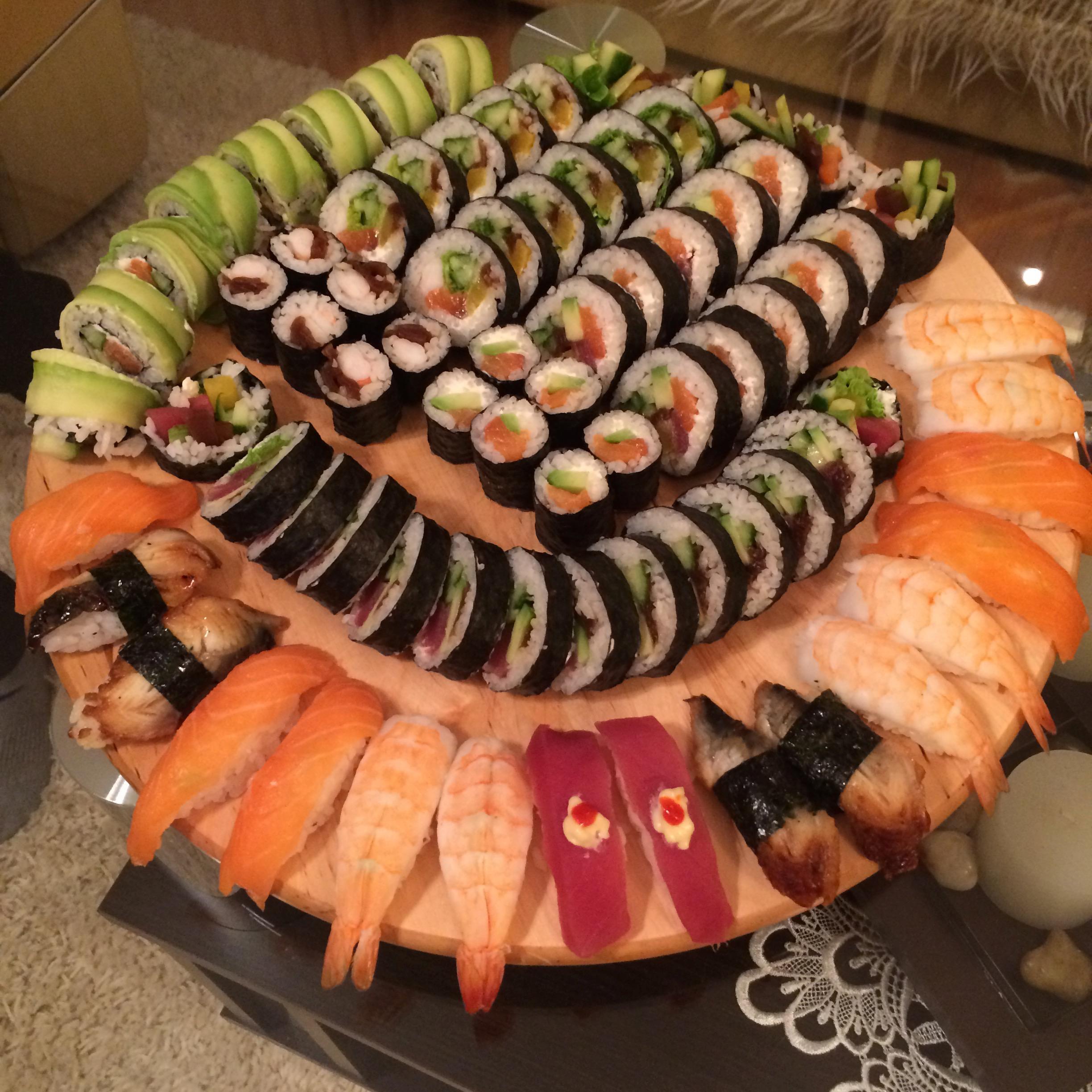 [Homemade] Sushi plate I made with my SO. r/food