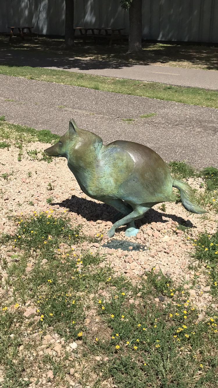 To make a statue look like it is running r/therewasanattempt
