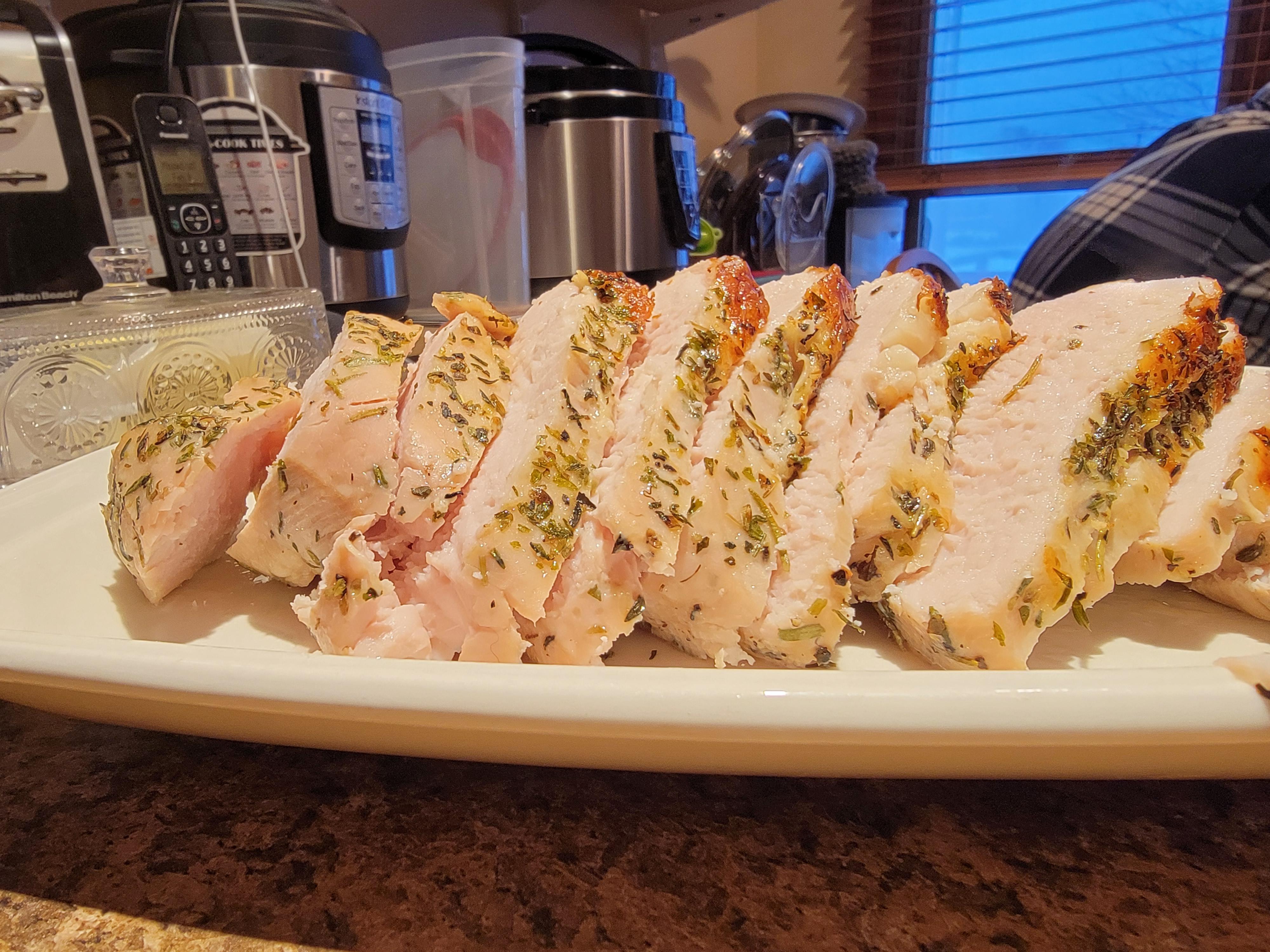 [Homemade] Sous vide honeybrined turkey breast with Herbes de Provence r/food