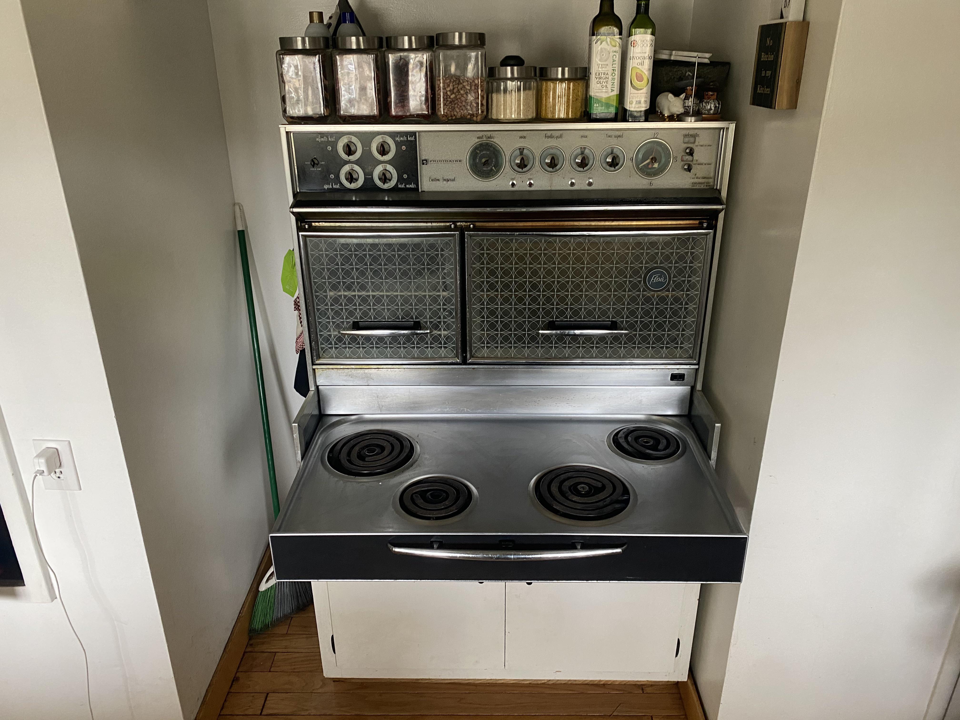 Bought a house with a Frigidaire Custom Imperial oven/stove by General
