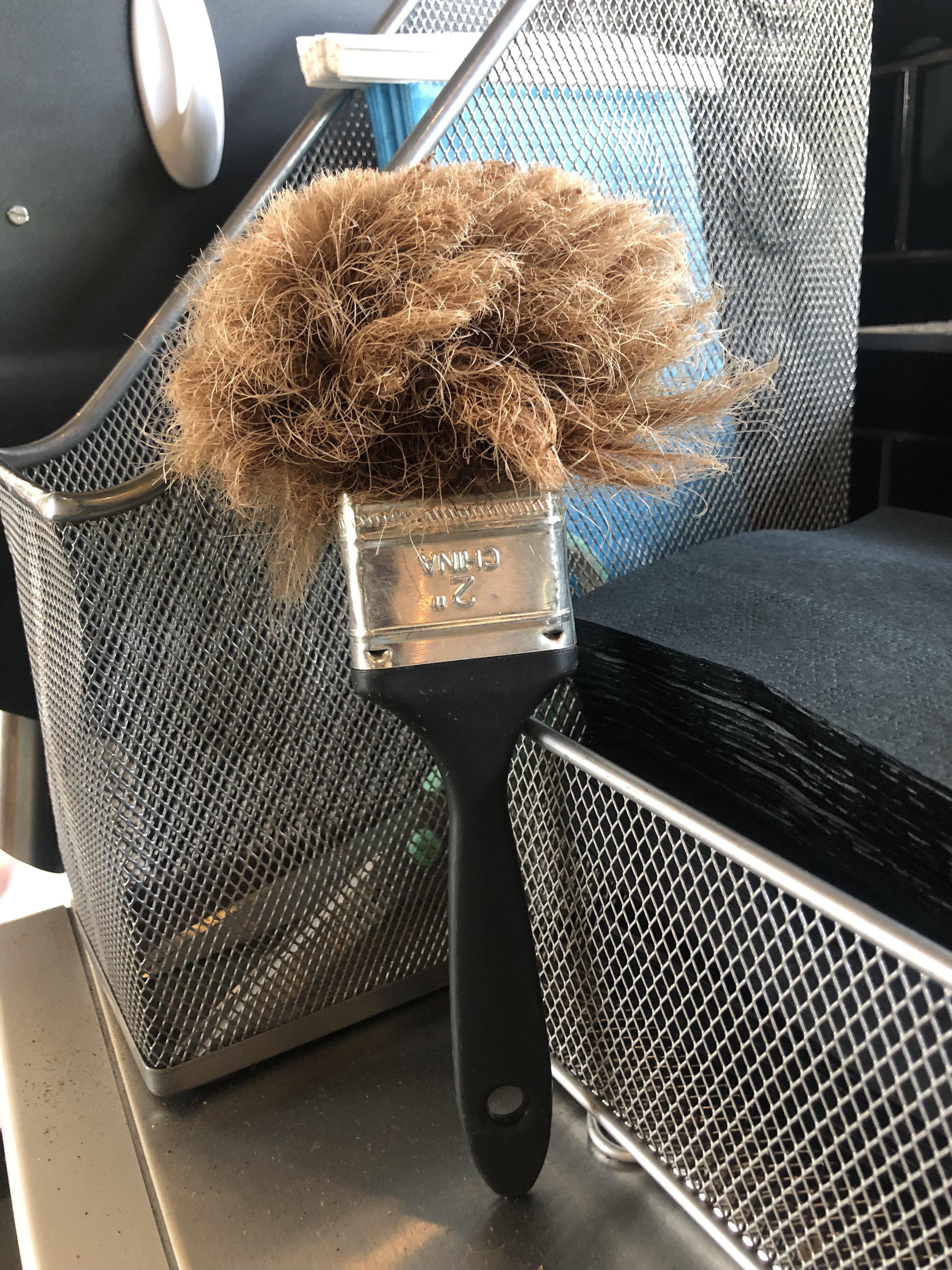 This happy little paintbrush looks like Bob Ross r/mildlyinteresting