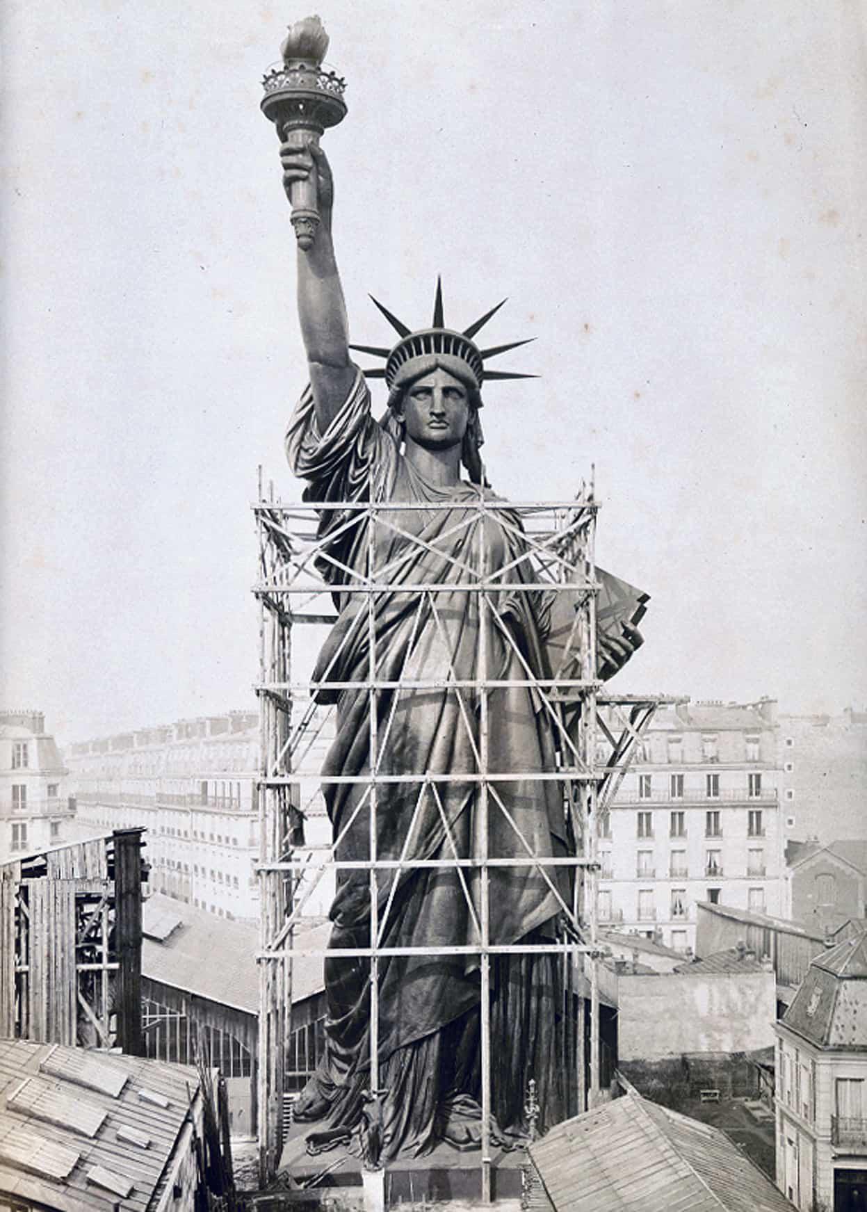Paris, 1884. The Statue of Liberty while under construction 🥐🗽 r/CityPorn