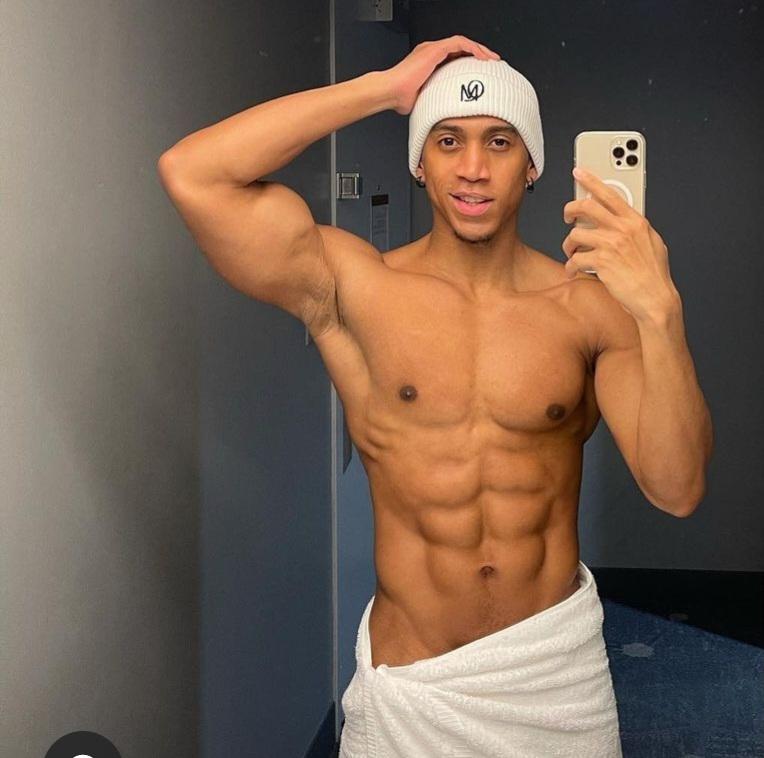 Quennell Mitchell : malebiceps