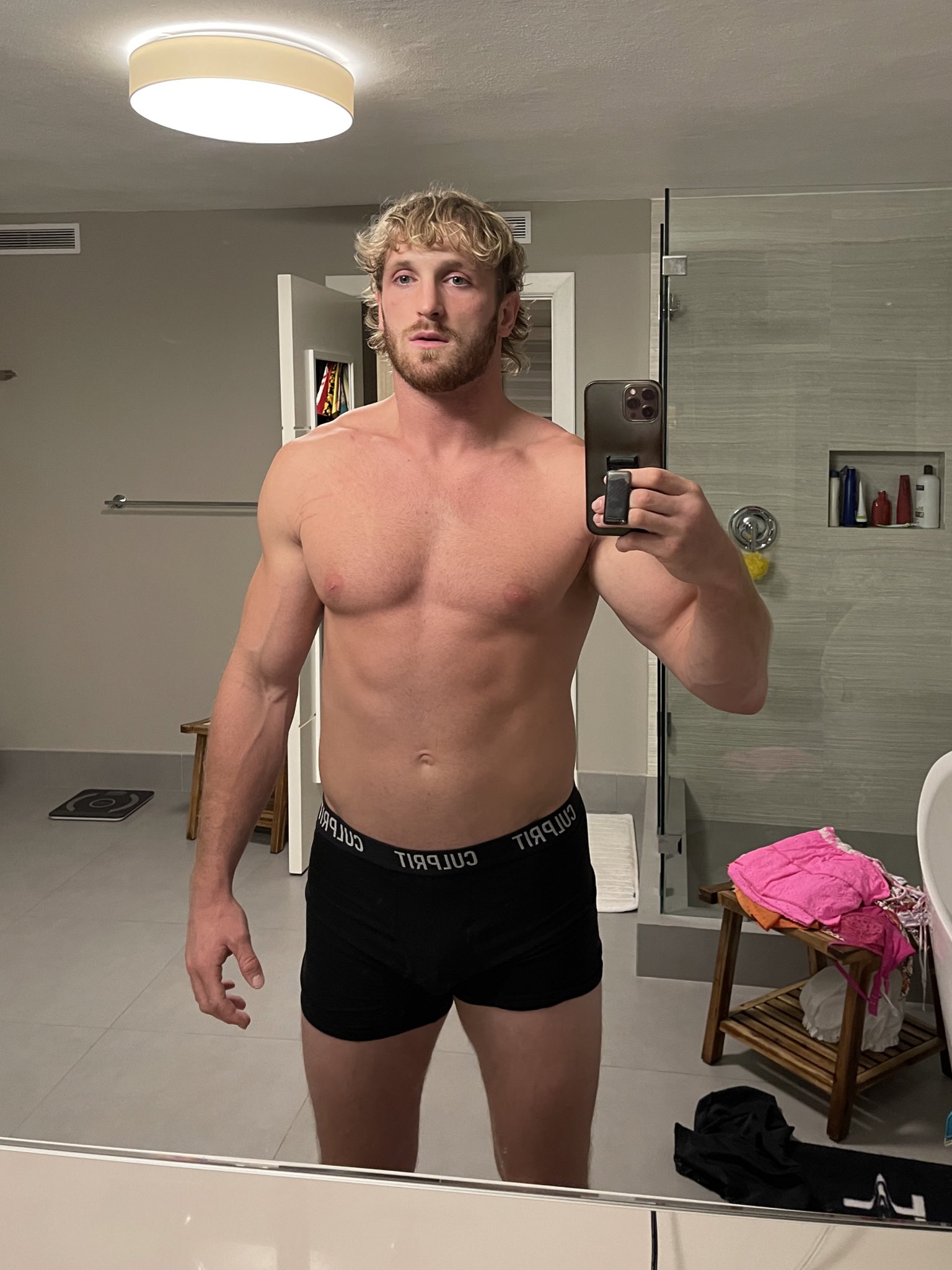 Logan Paul, he is so juicy😋 : WrestleWithThePackage