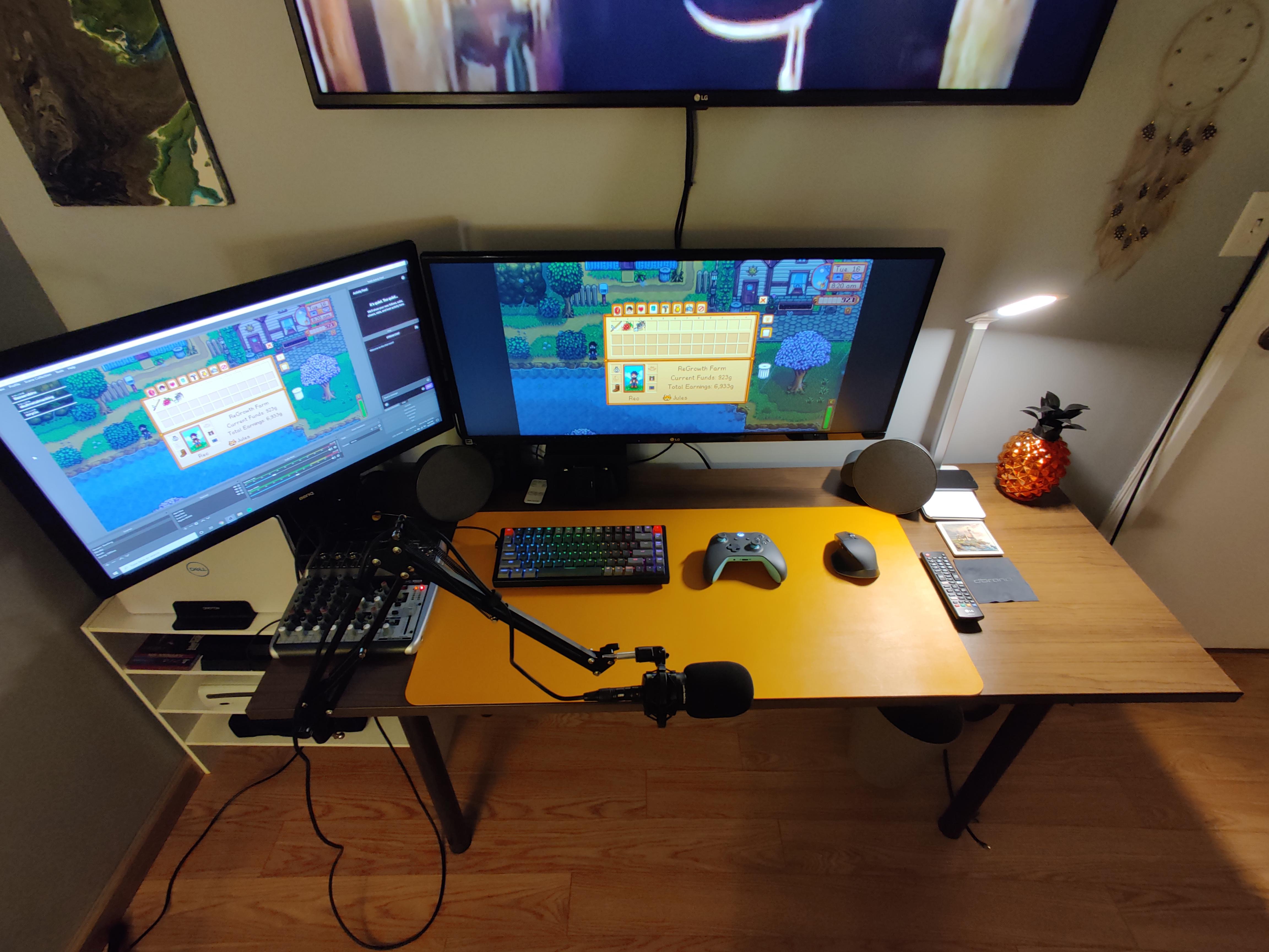 My currently gaming and streaming setup. Streaming laptop ok left