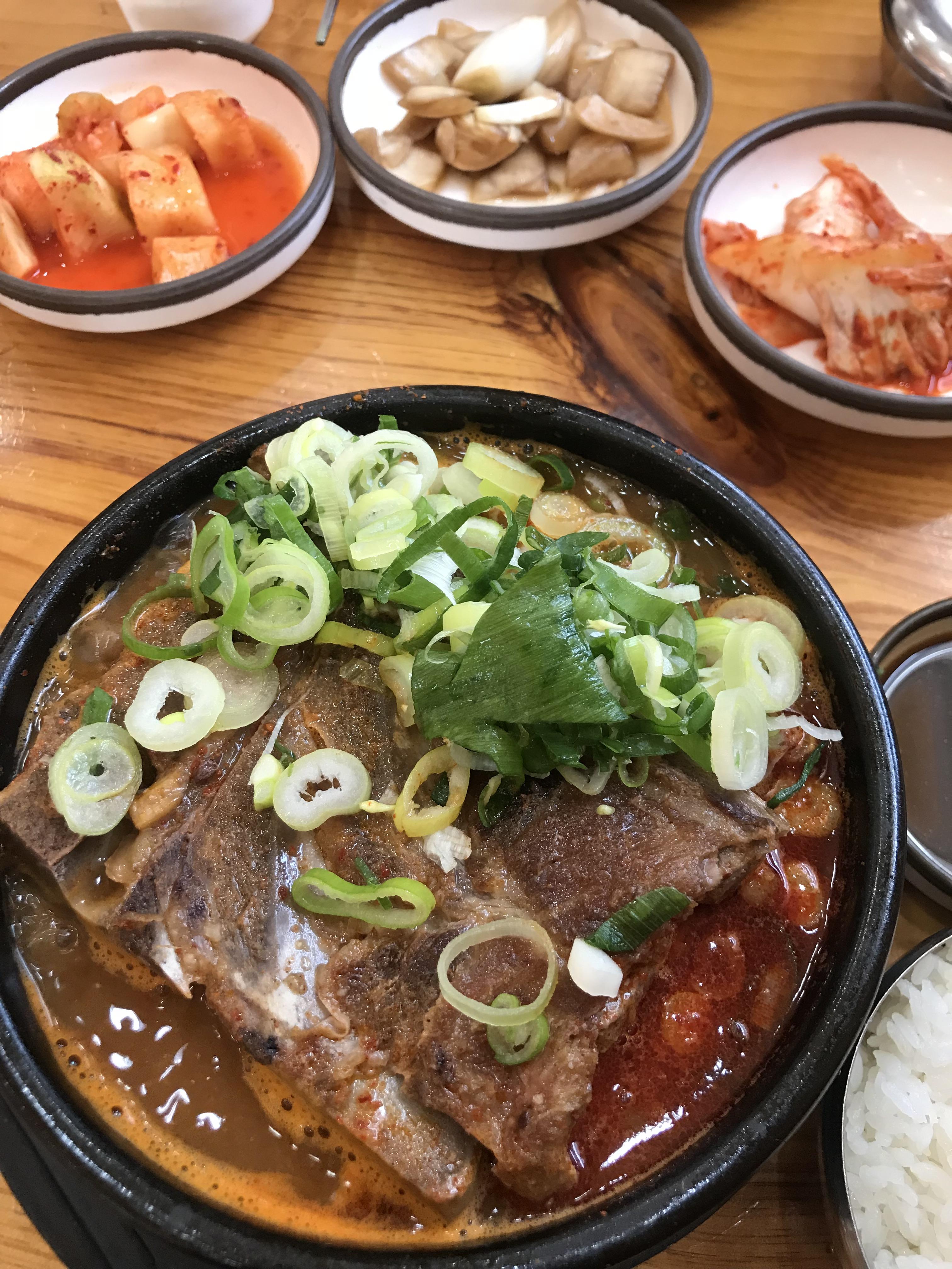 [I ate] Korean Pork Bone Soup r/food