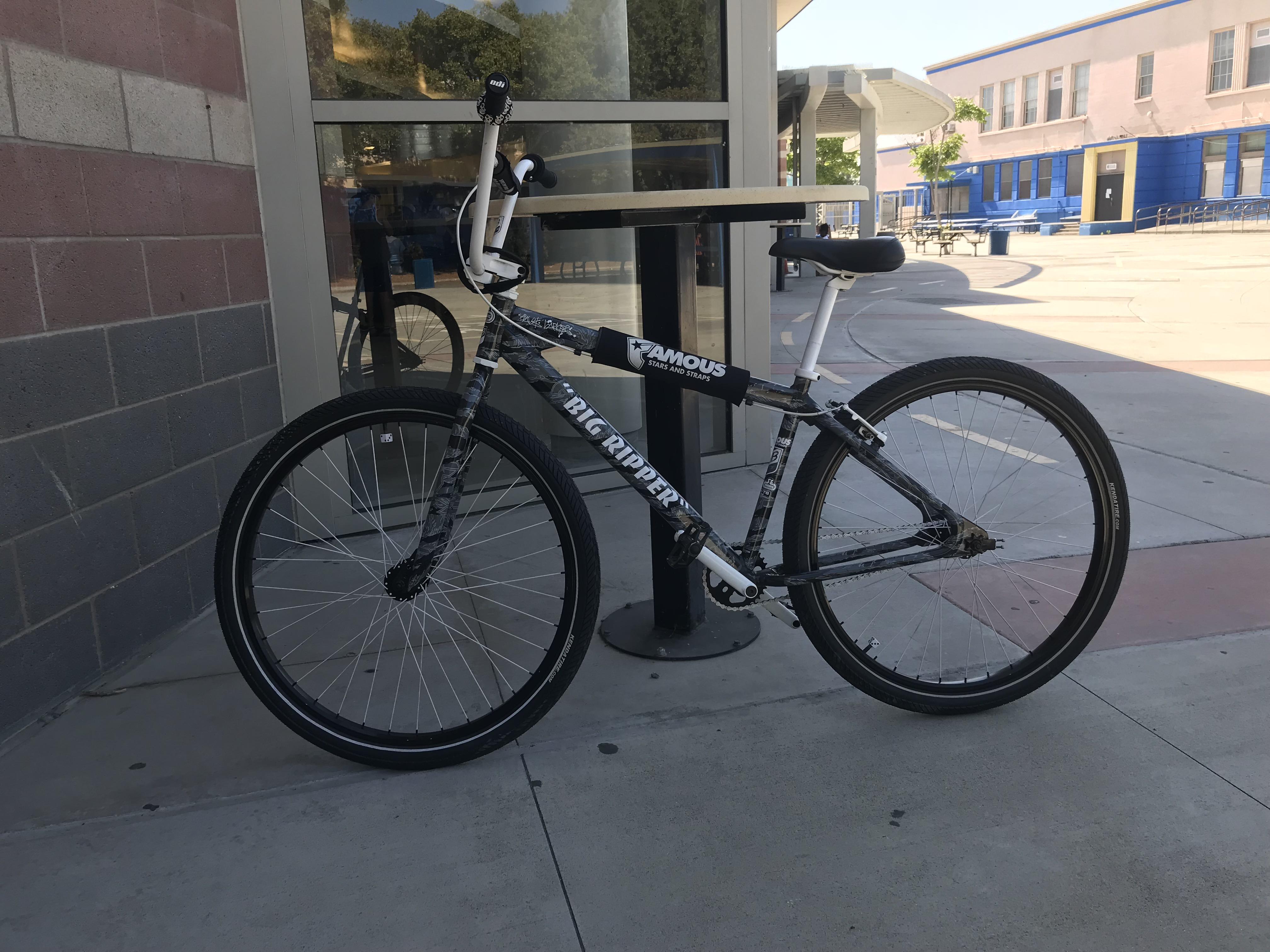 2014 signed Travis Barker Famous Stars and Straps 29’ Big Ripper r/29er