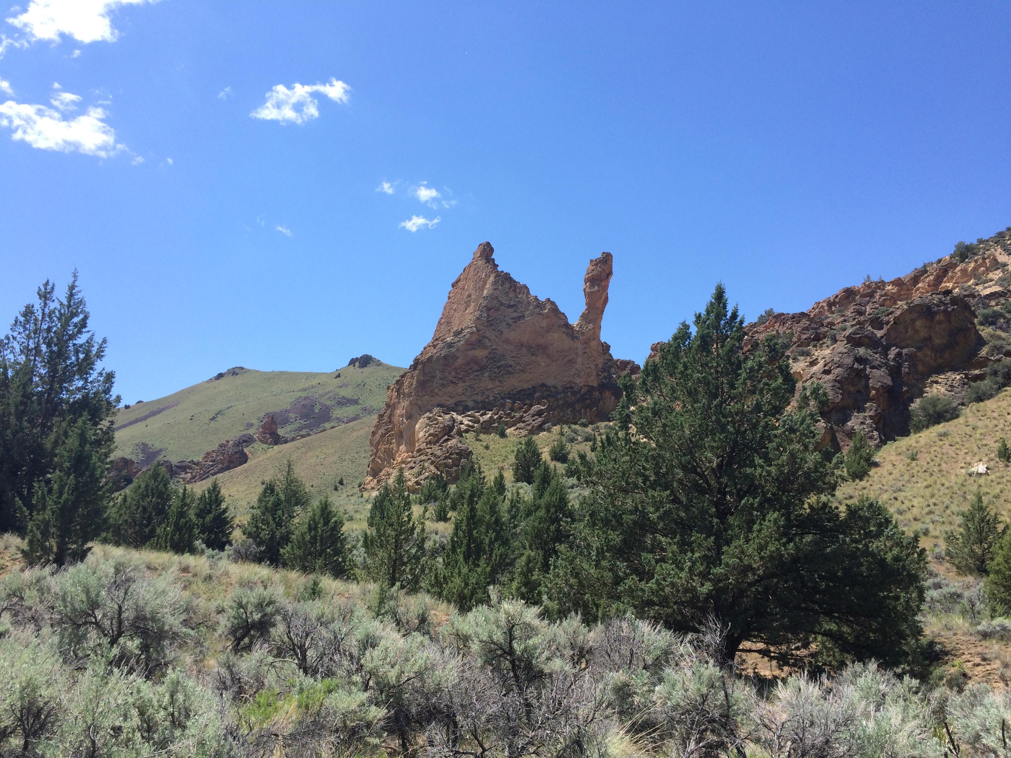 A precariously perched hoodoo at Upper Leslie Gulch in eastern Oregon