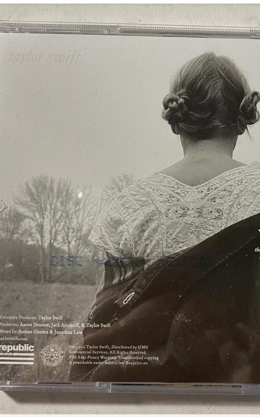 Is it suspicious when the "DISC MADE IN MEXICO", in folklore signed, is