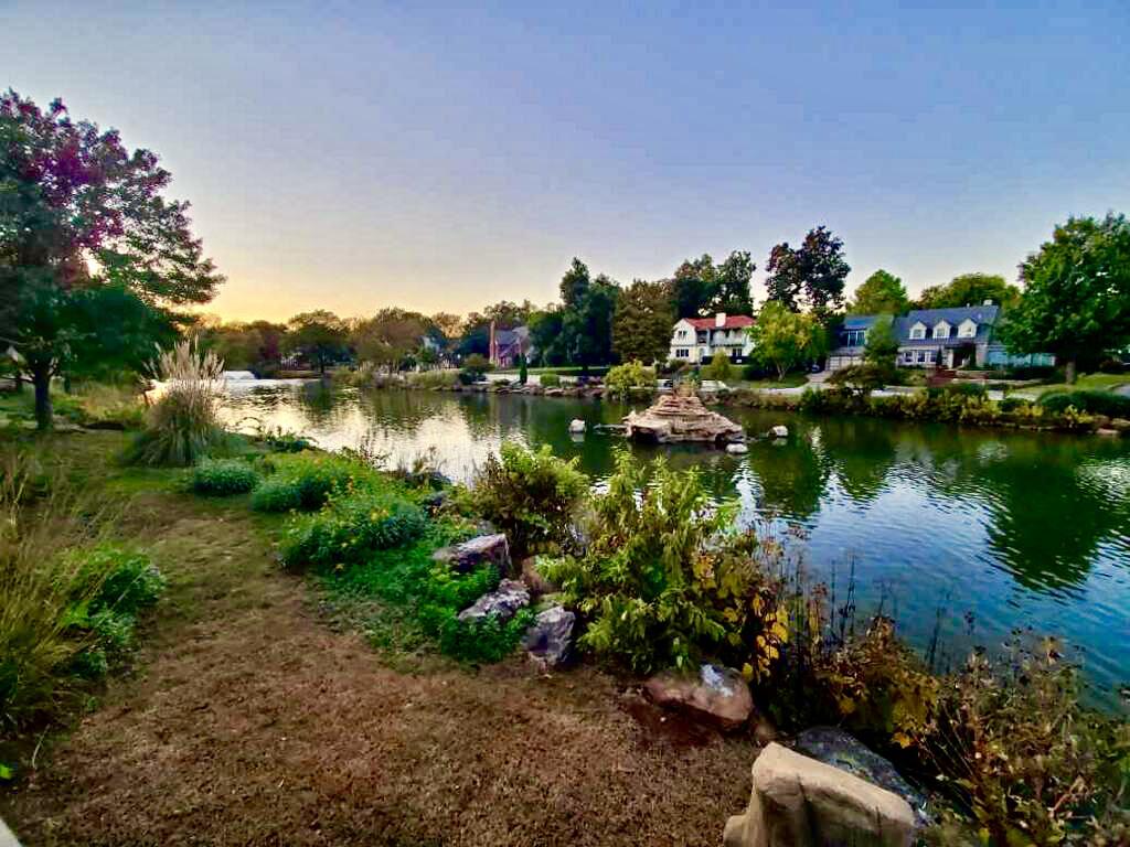 Swan Lake, last night. r/tulsa