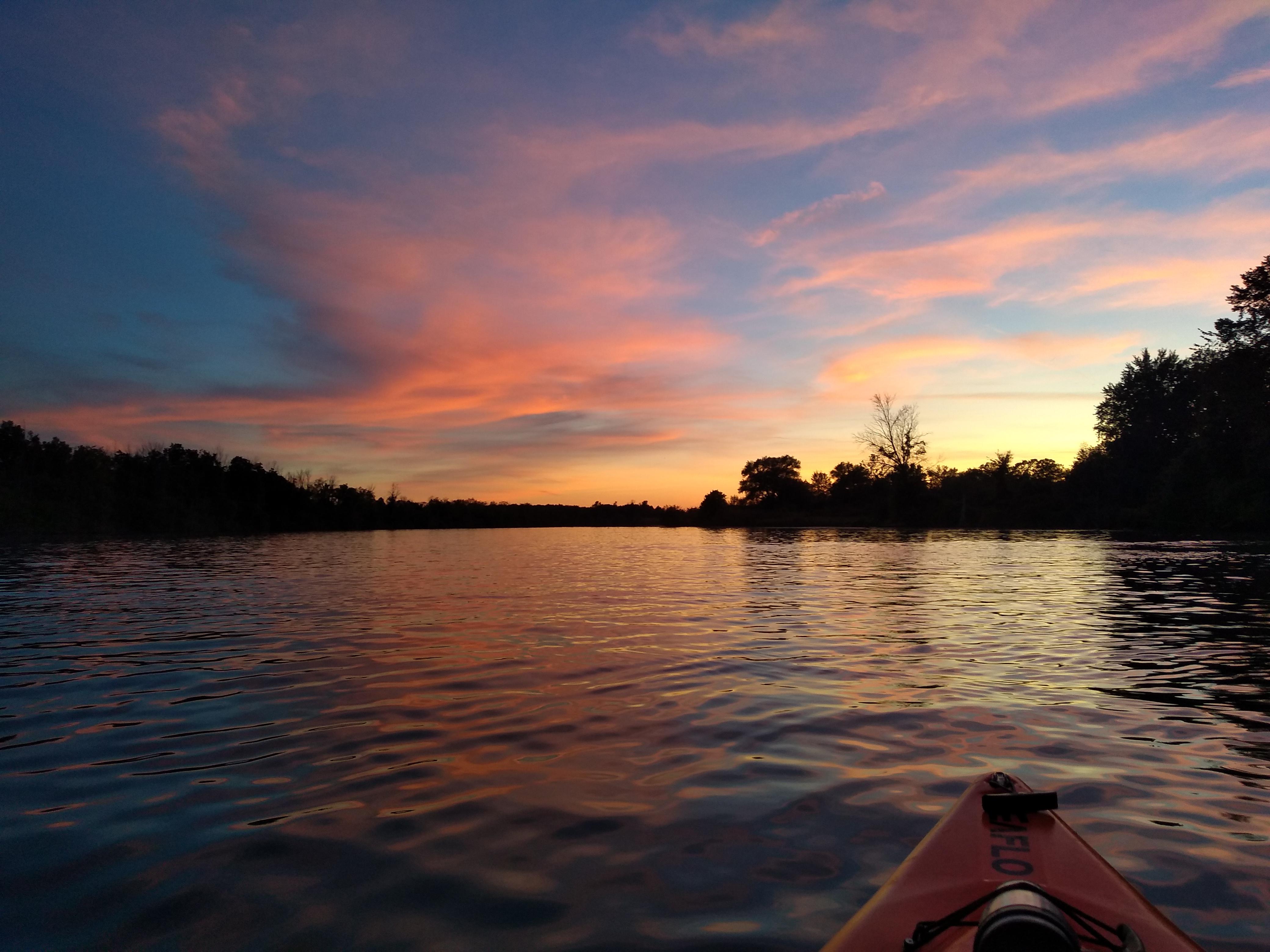 Sunset on the Welland river. Niagara Falls, ON r/Kayaking