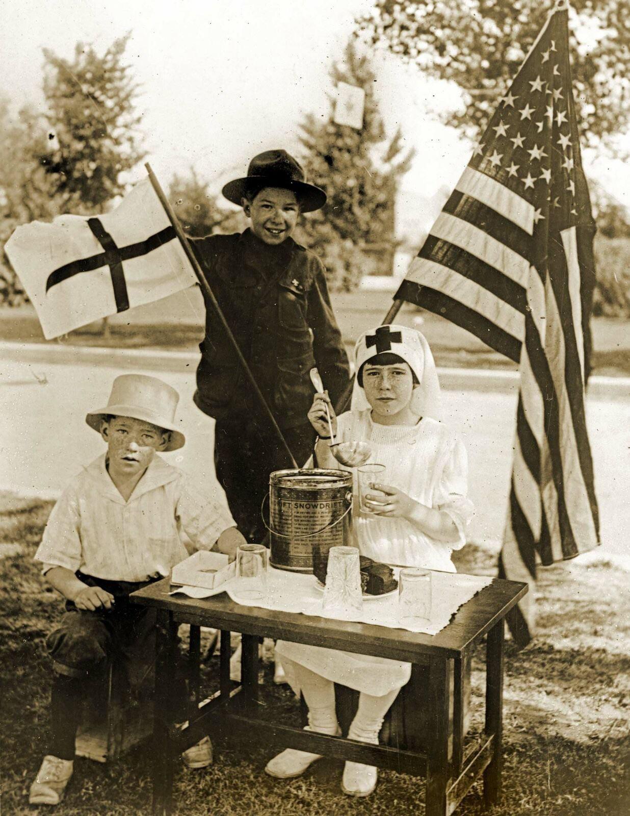 1920. Junior Red Cross selling lemonade in Denver, Colorado. r