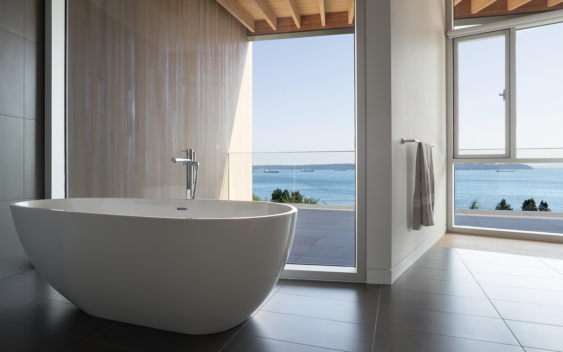 Bathtub with a view Vancouver, BC, Canada r/InteriorDesign