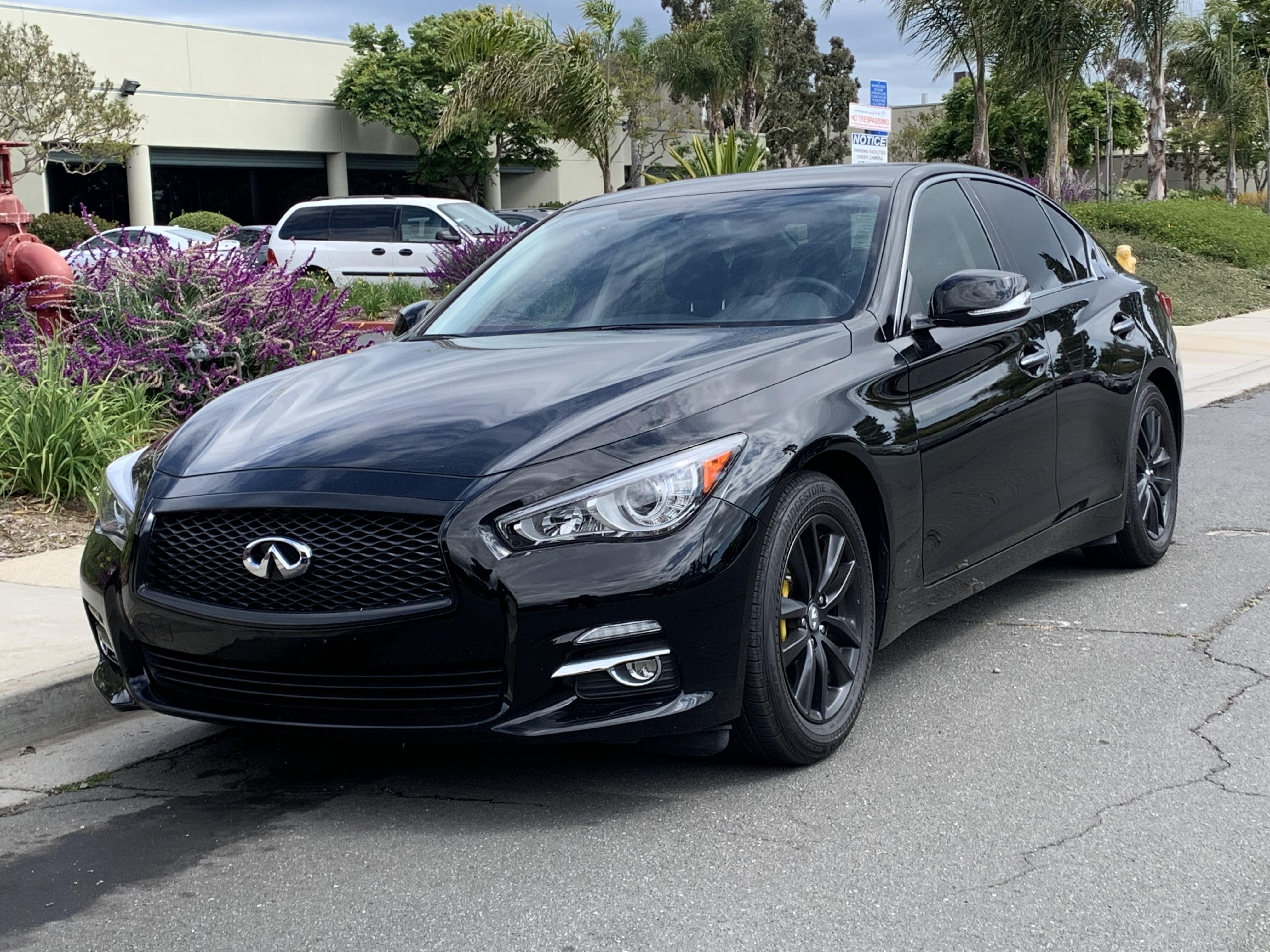 Blacked grille, wheels, yellow calipers. 2015 Q50 r/infiniti