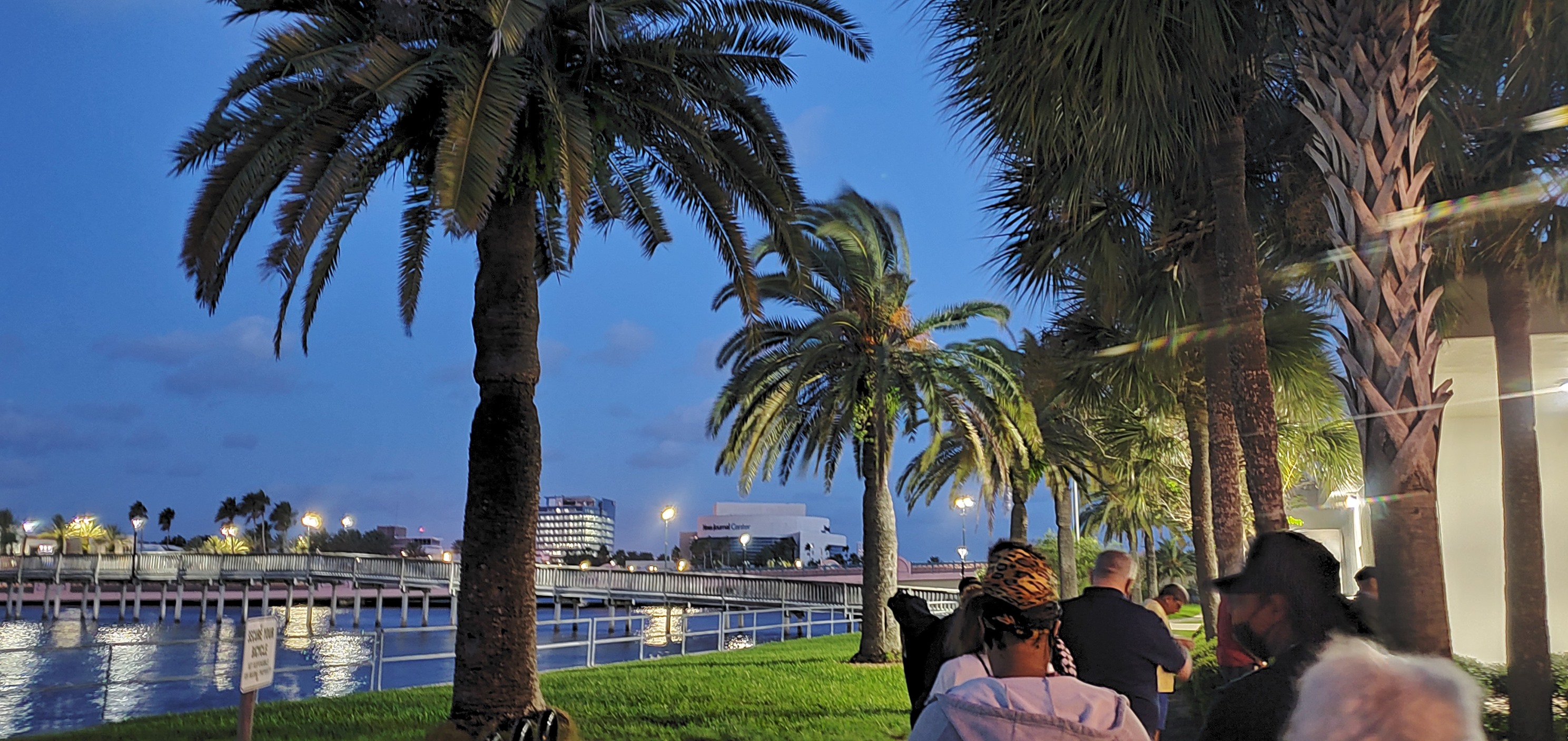 Early voting at 7 am at City Island in Daytona Beach r/florida