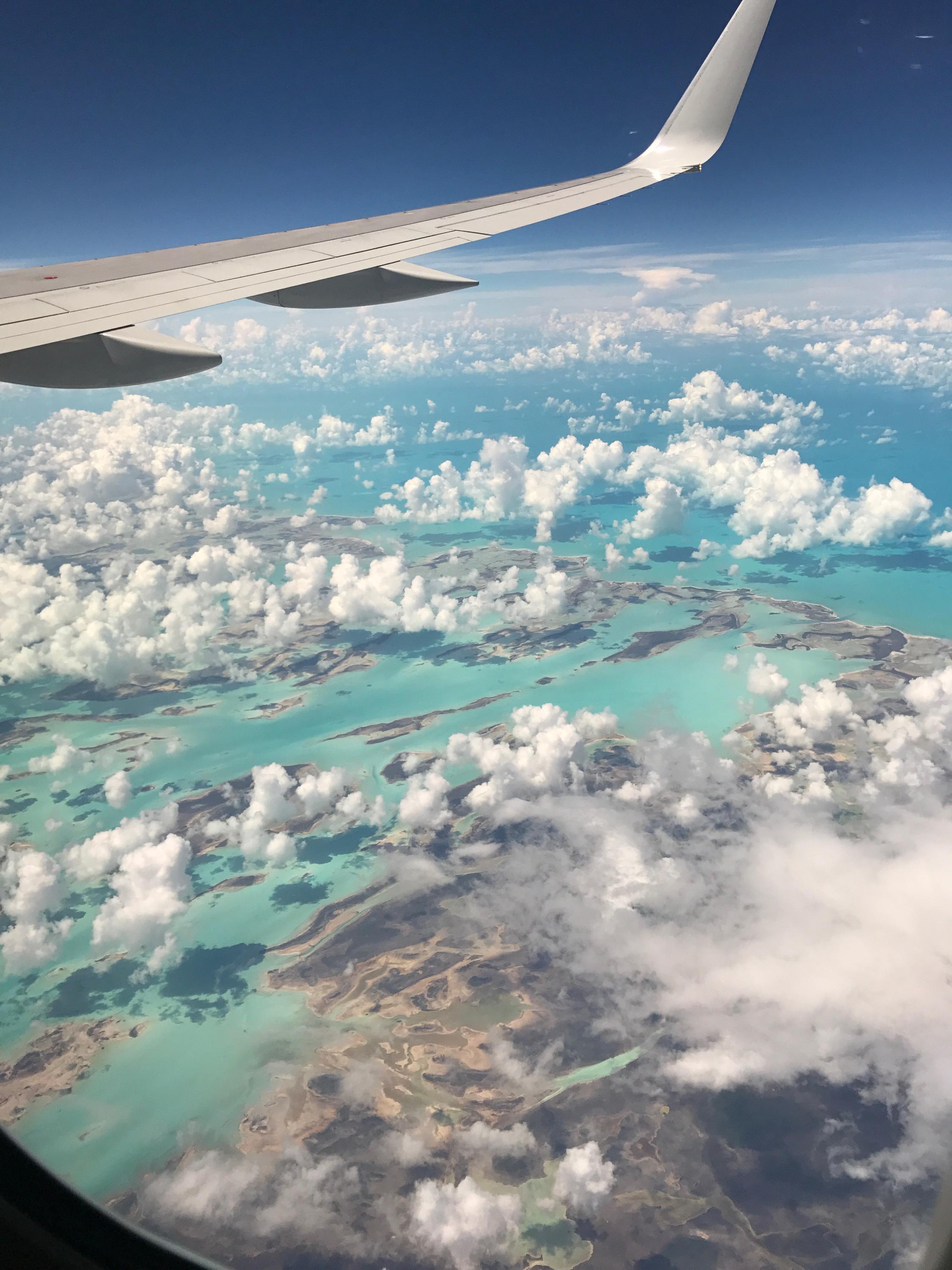 My best airplane window shot taken near Bermuda. r/BeAmazed