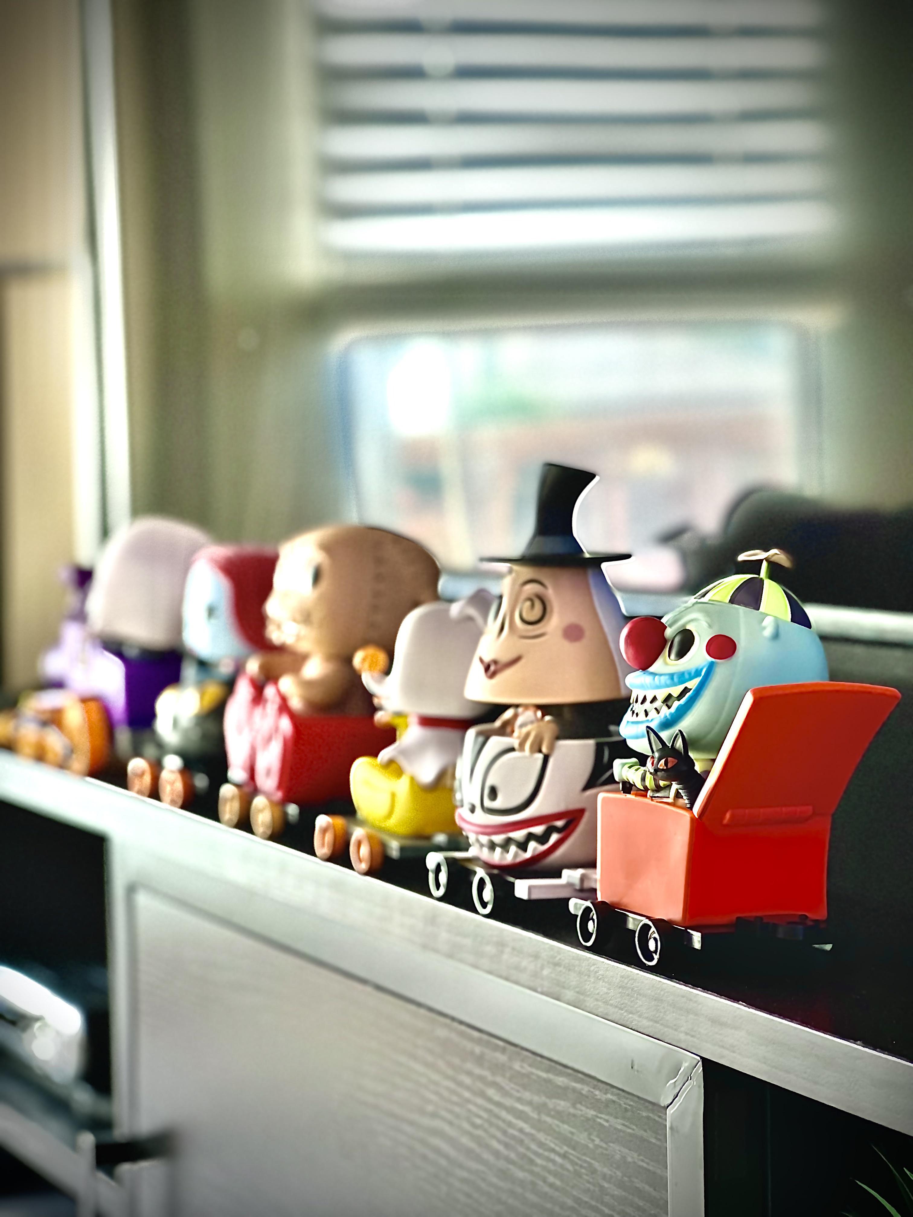 Nightmare before Christmas train complete. Ready for Halloween 🎃👻 💀 r/funkopop