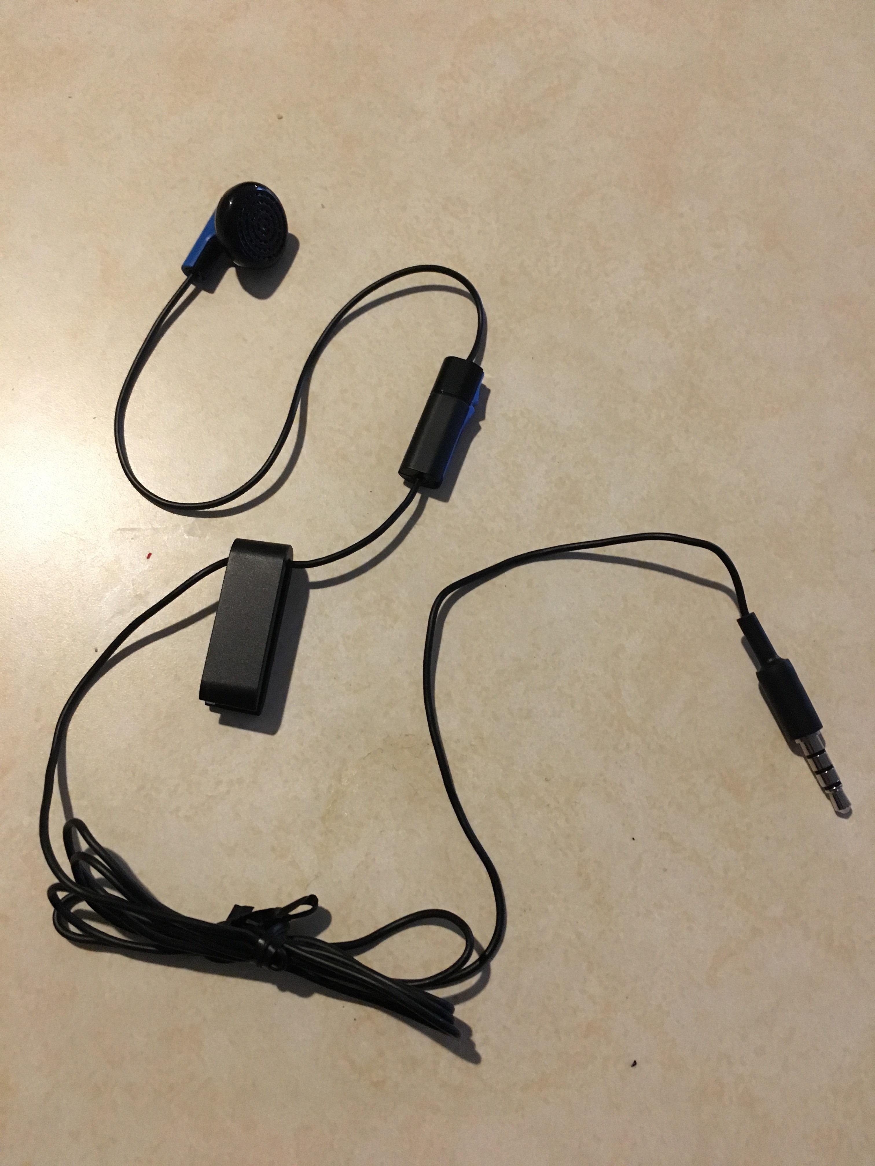 The PS4 earbud. r/CrappyDesign