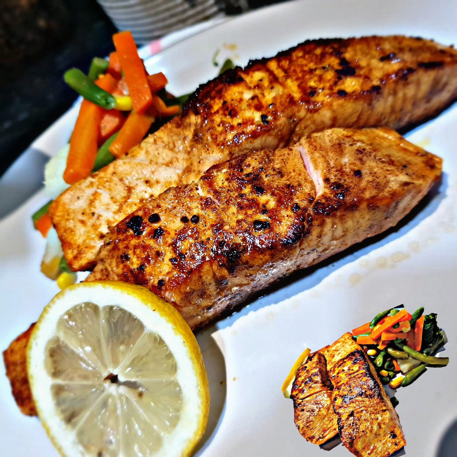 Pan fried salmon 😋😋 r/FoodPorn