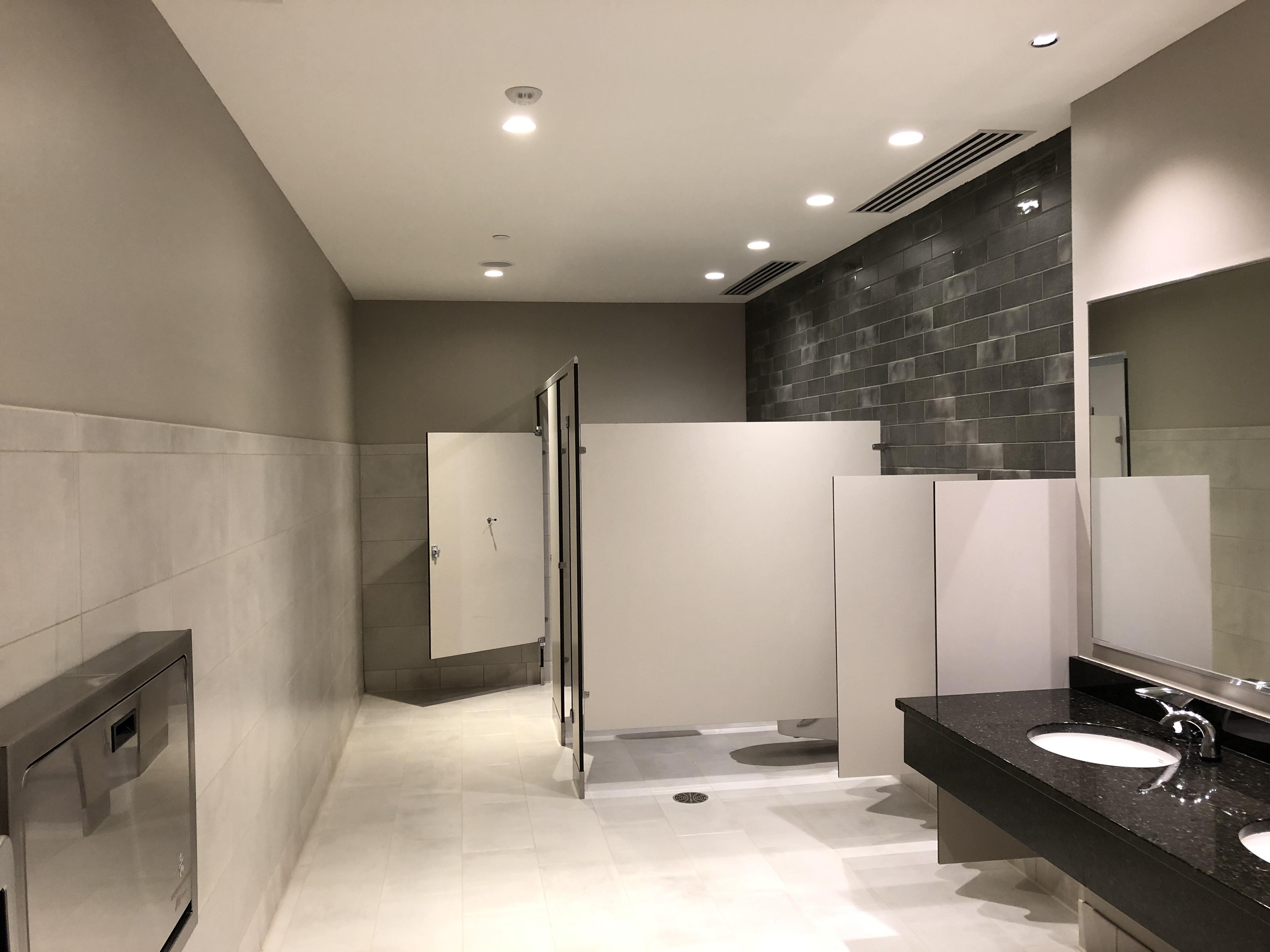 The cleanest whitest bathroom I have ever seen r/pics