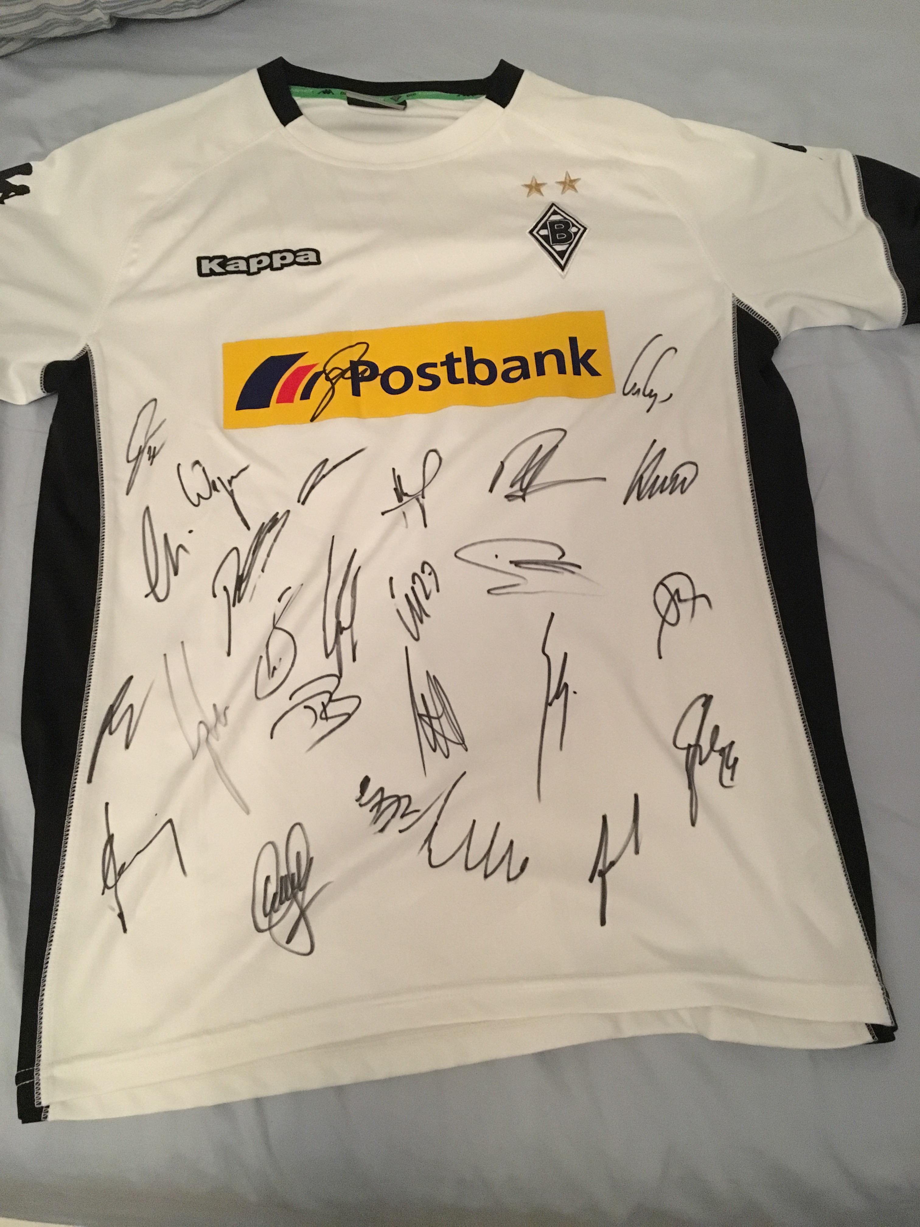 I need help recognizing signatures! I won this signed Monchengladbach jersey and want to