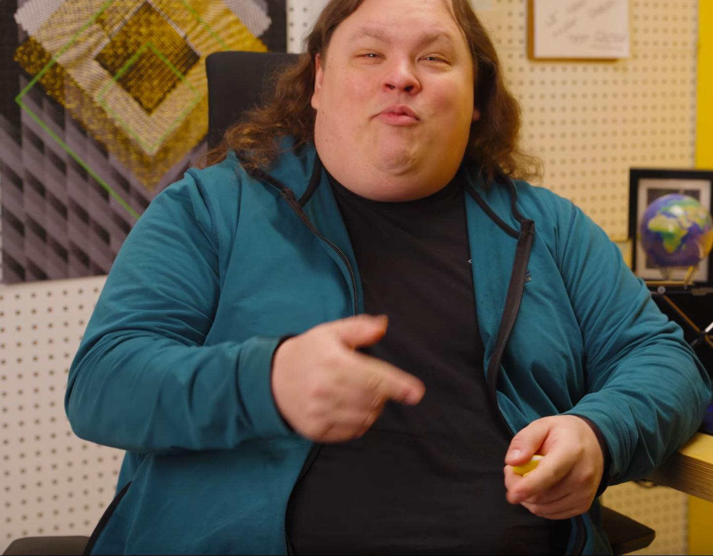 What chair is this? On Linus Tech Tips latest video r/OfficeChairs