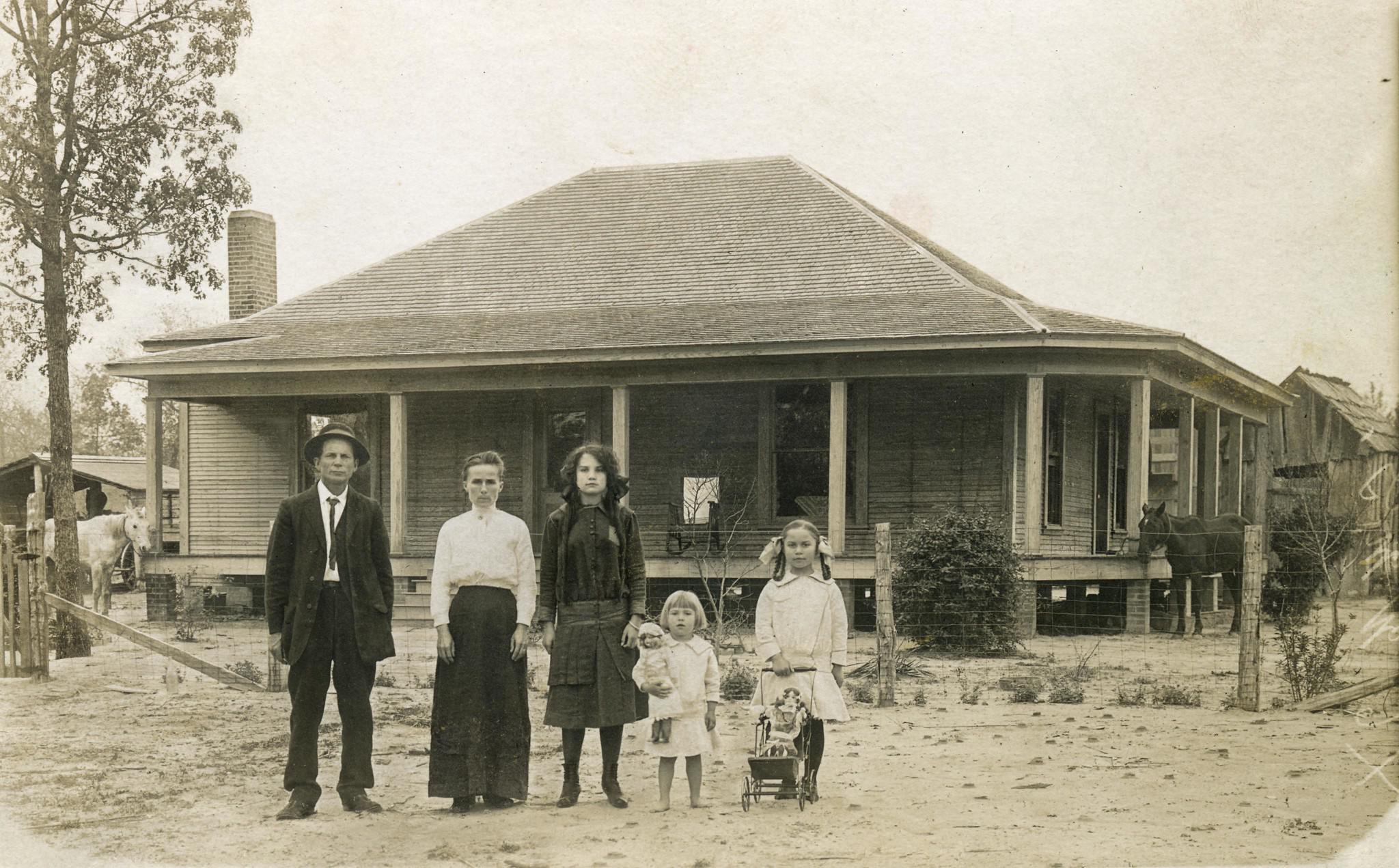 Jackson Family at their new house, Dekalb, TX, 1908 r/TheWayWeWere