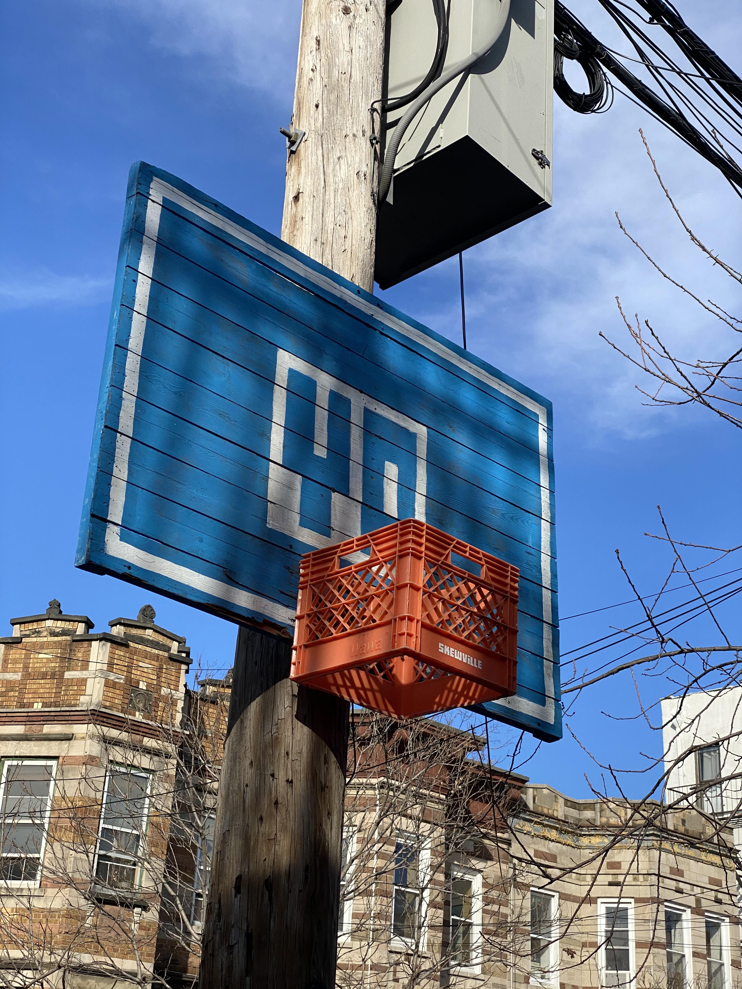 This milk crate basketball hoop r/mildlyinteresting