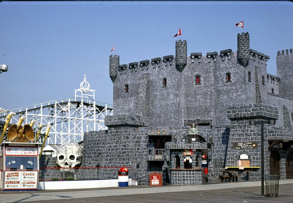 1978 Dracula's Castle in Wildwood, NJ (Photographer John Margolies