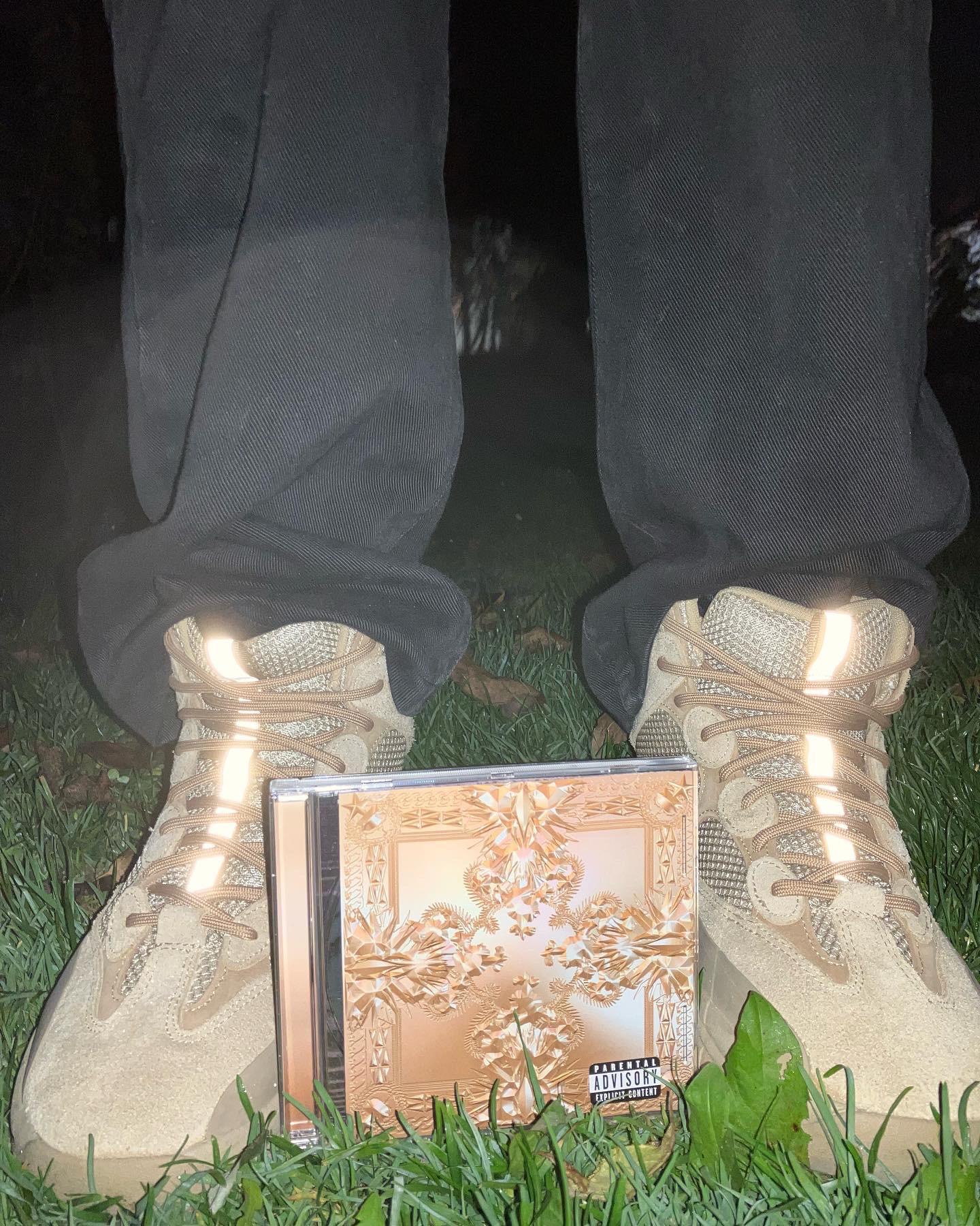 i love my new pair of yeezy boots r/yeezys