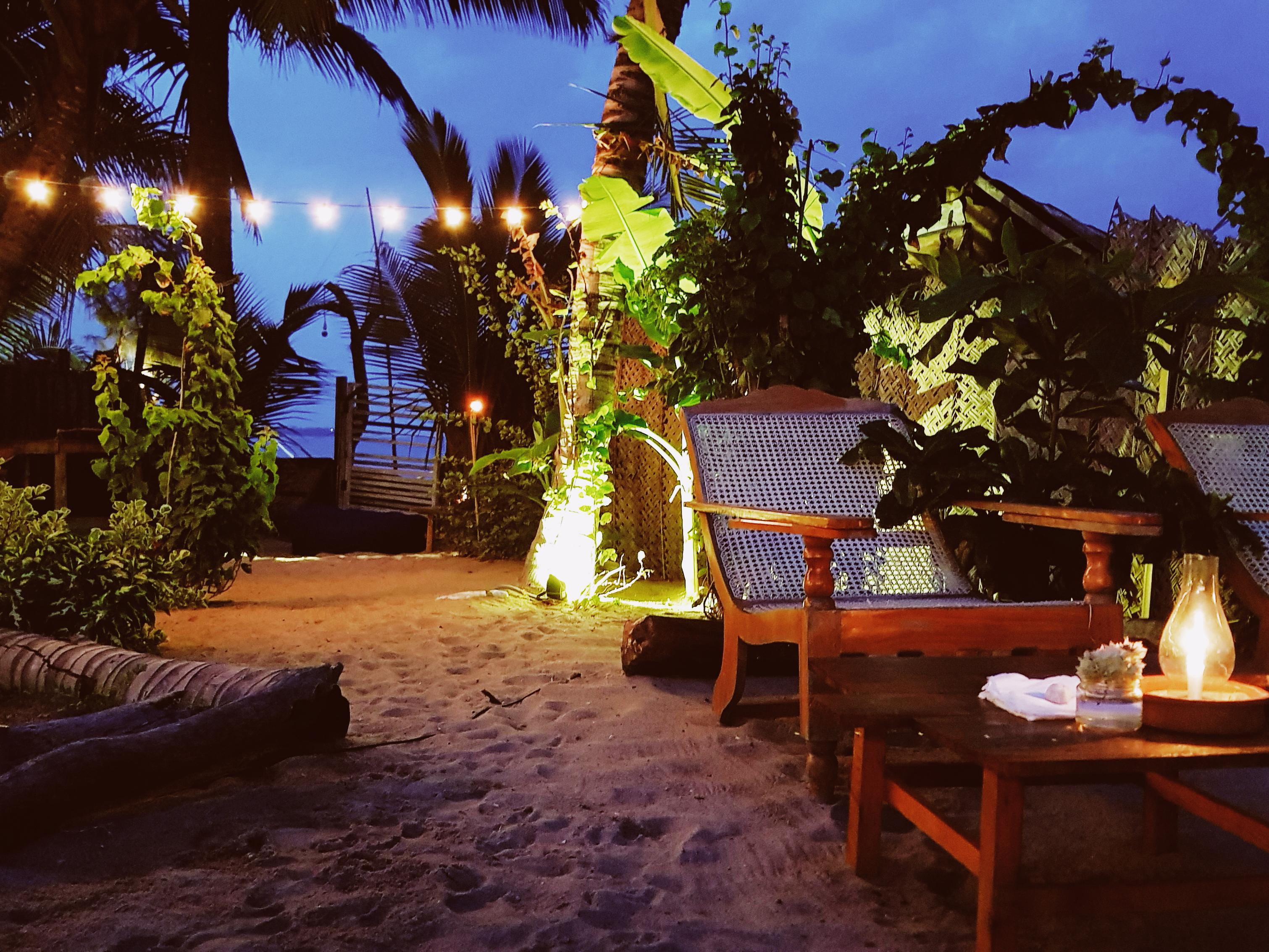 This cozy beach bar in Aragum Bay, Sri Lanka r/CozyPlaces