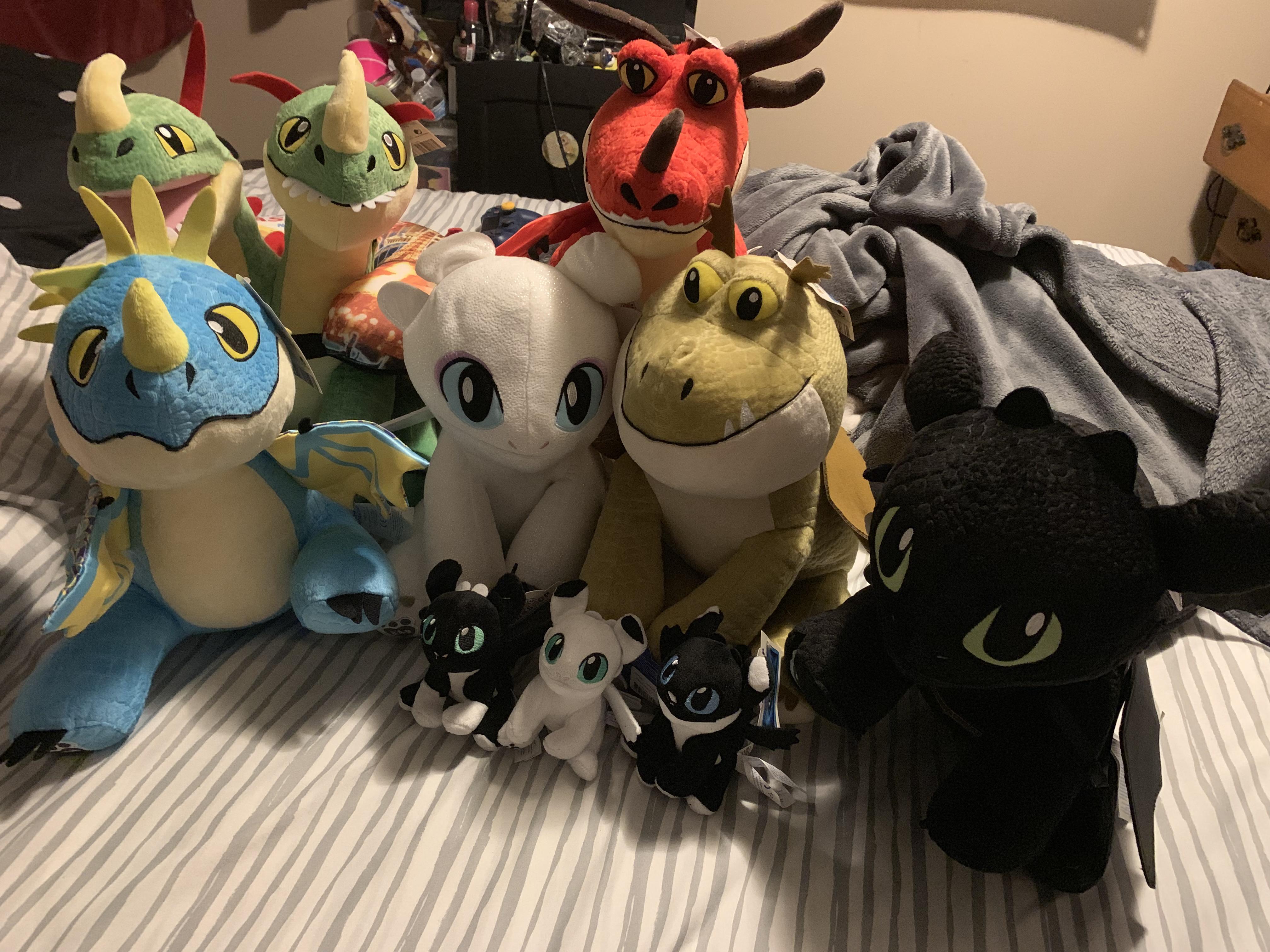I finally got my hands on all the build a bear dragons 🐉 r/plushies