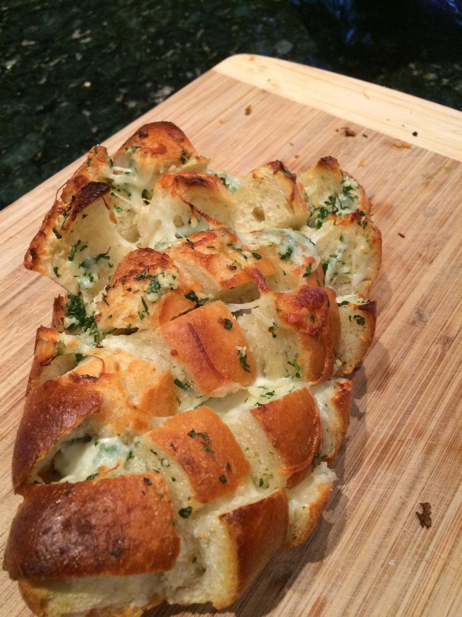 [homemade] pull apart 3 cheese garlic butter French bread r/food