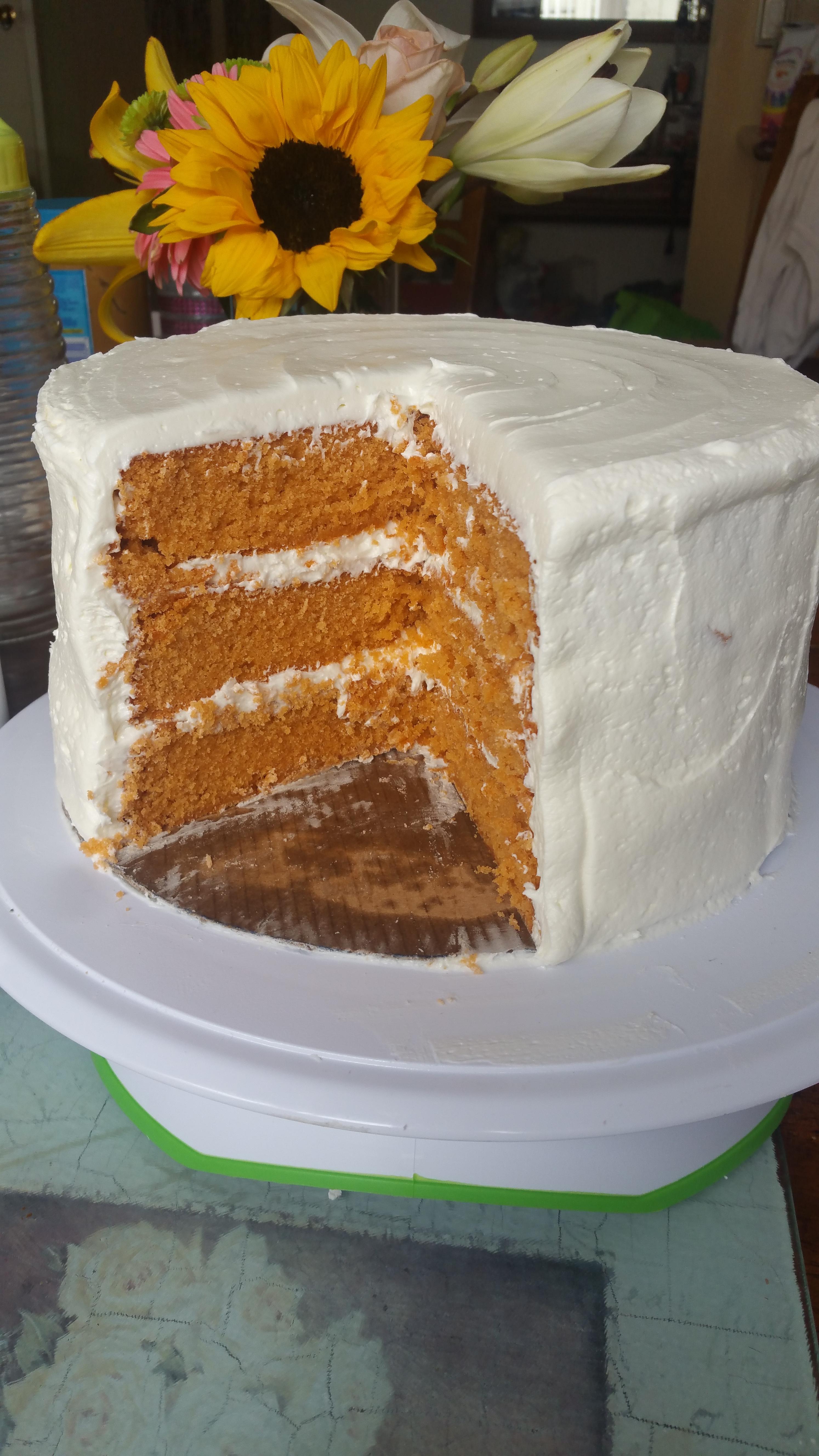 Cross section of my Thai tea cake with a condensed milk buttercream! My new obsession! Baking
