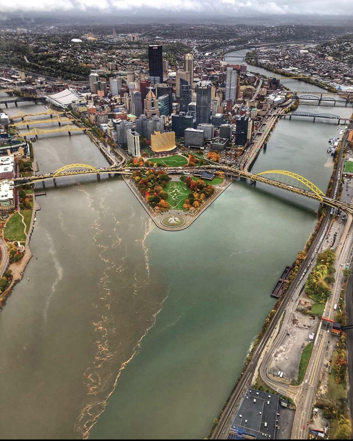 Two rivers merge in Pittsburgh. r/pics