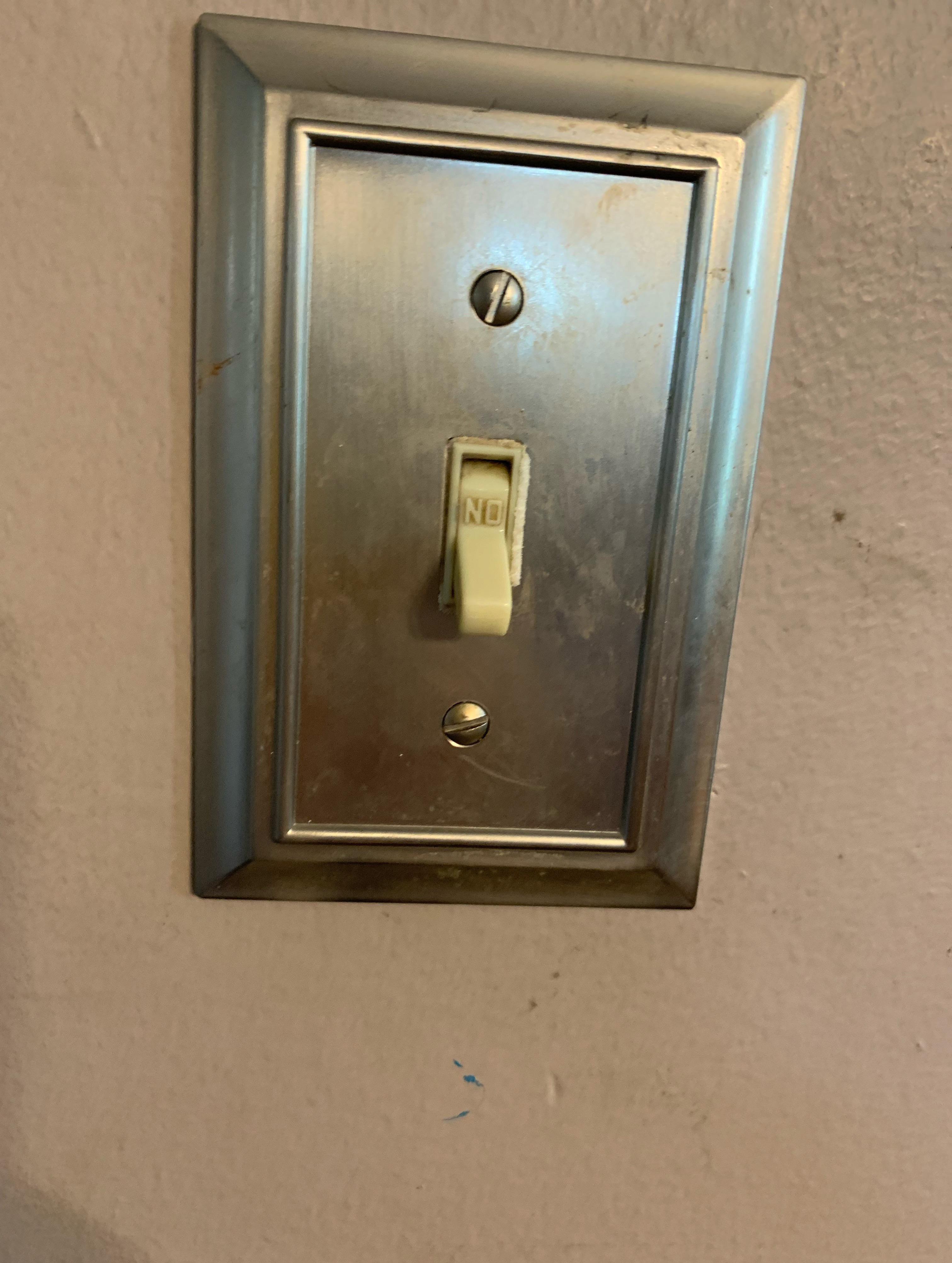 How Does This Porch Light Switch Work? (Not Really Automation Sorry) R